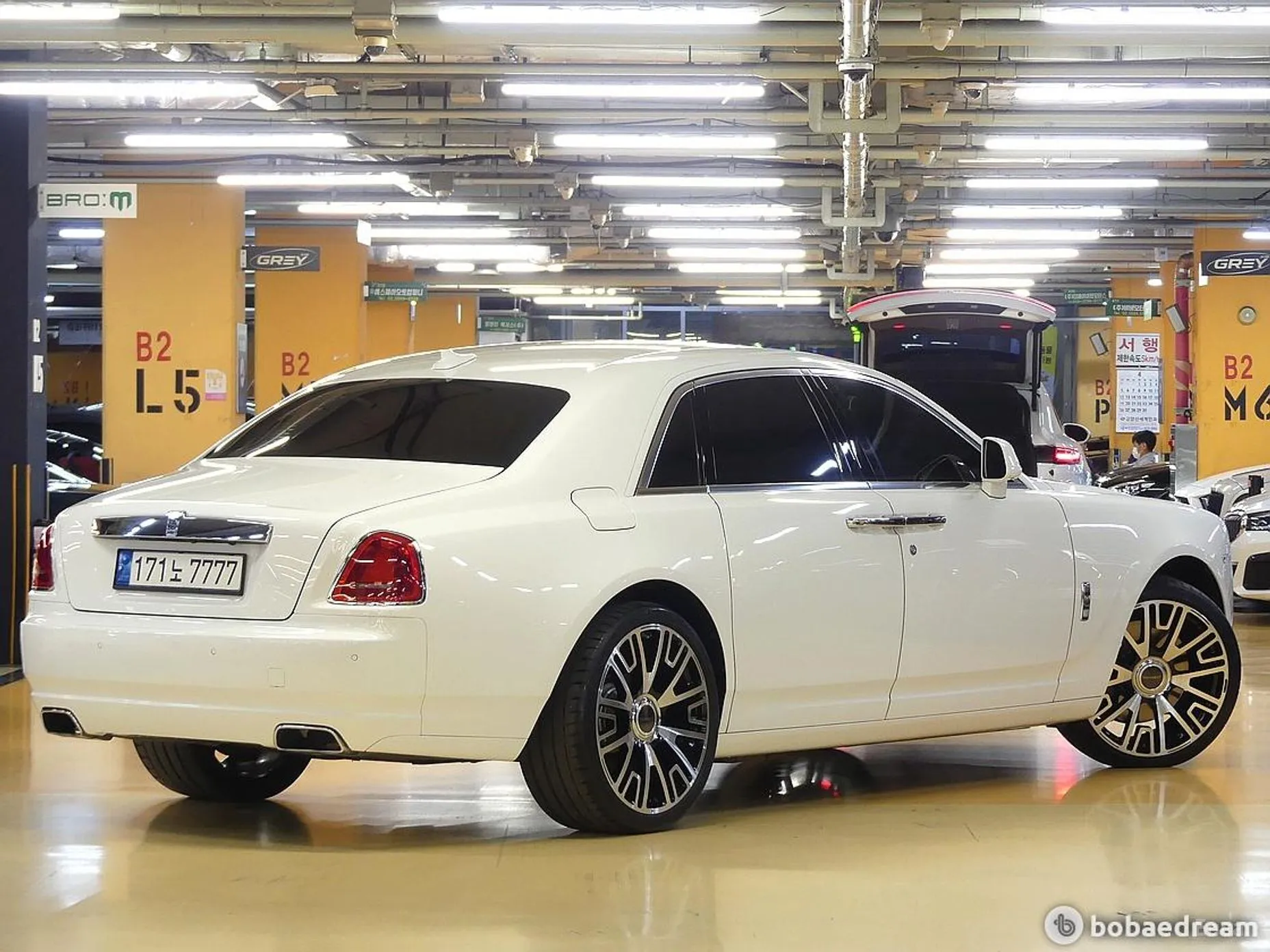 Rolls-Royce Ghost превью 4