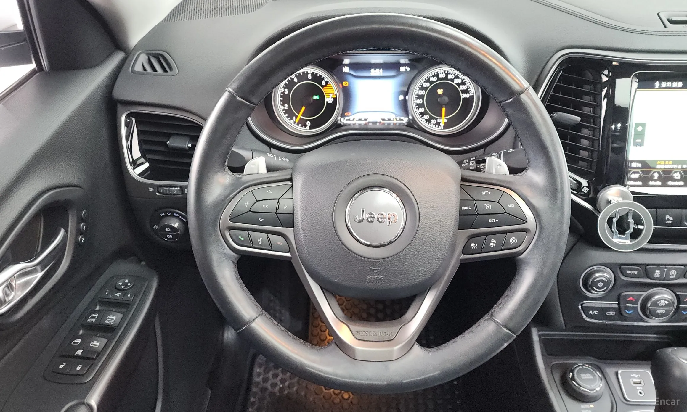 Jeep Cherokee (KL) превью 12