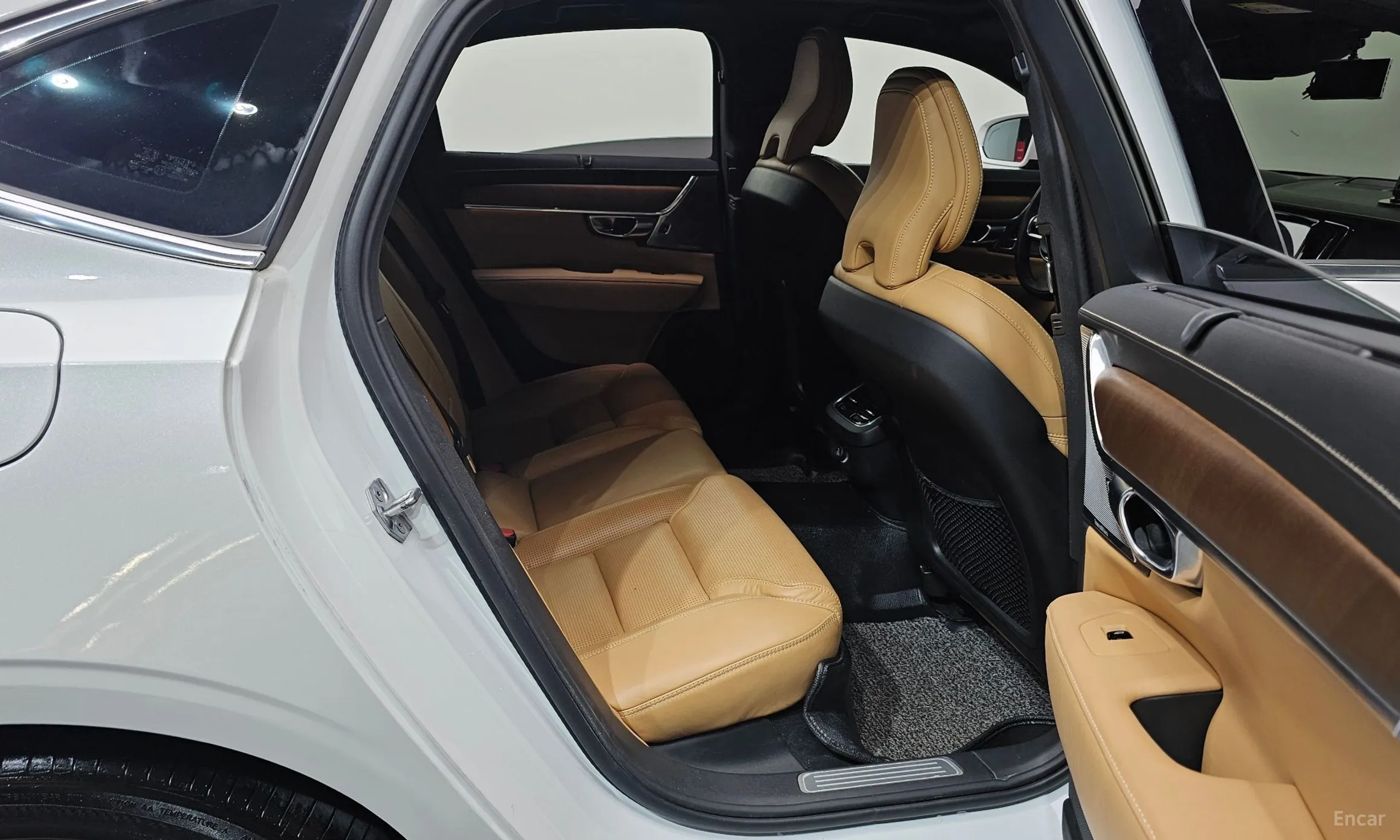 Volvo S90 превью 11