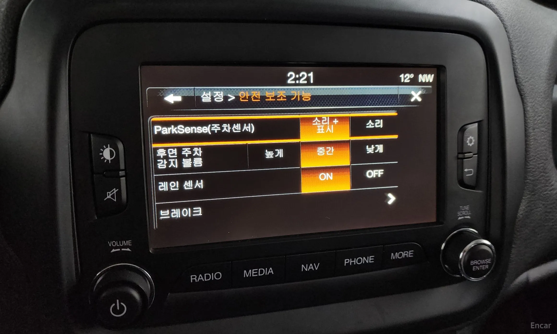 Jeep Renegade превью 15