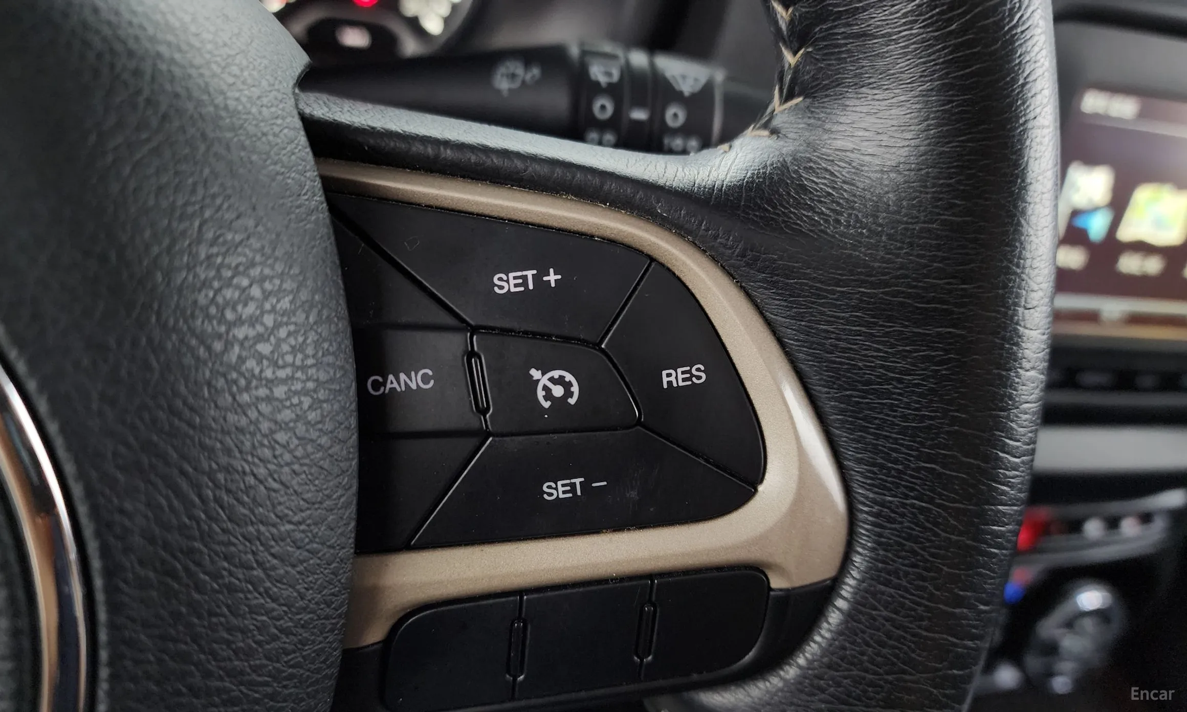 Jeep Renegade превью 18