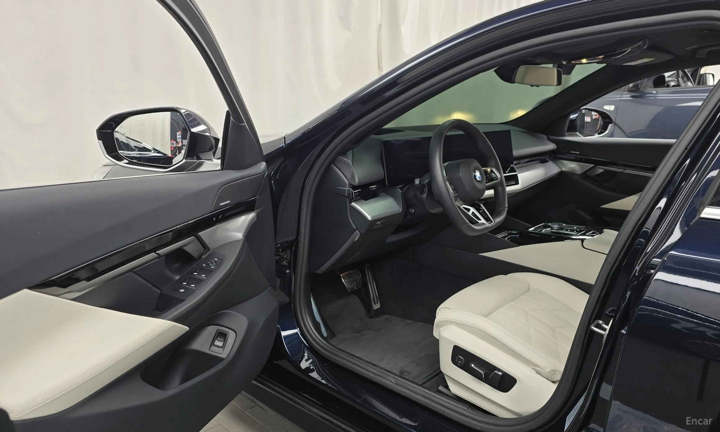BMW 5 Series (G60) превью 10