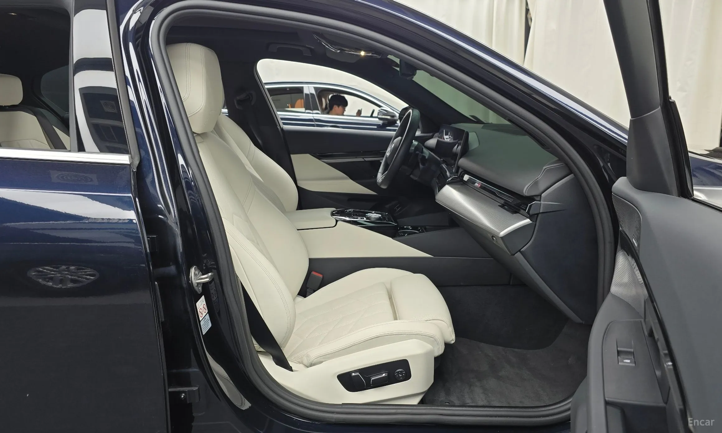 BMW 5 Series (G60) превью 11