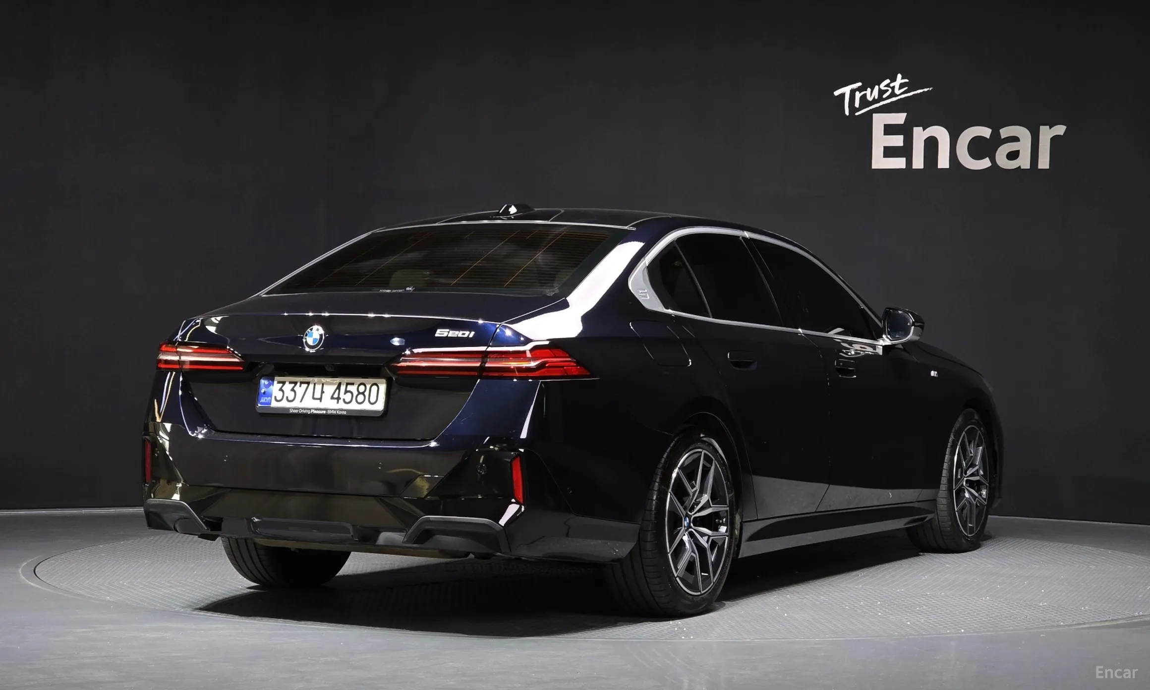 BMW 5 Series (G60) превью 2