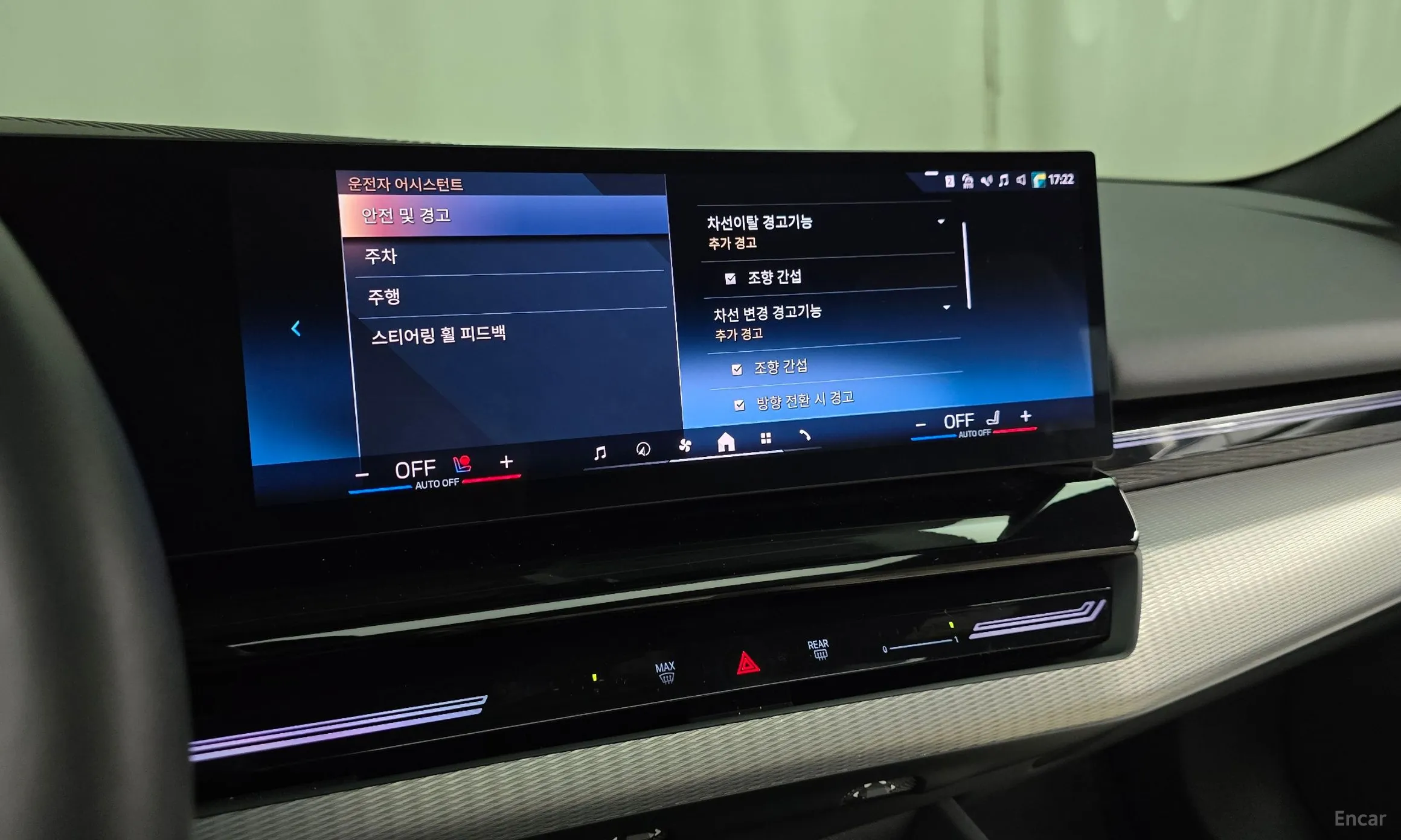 BMW 5 Series (G60) превью 16