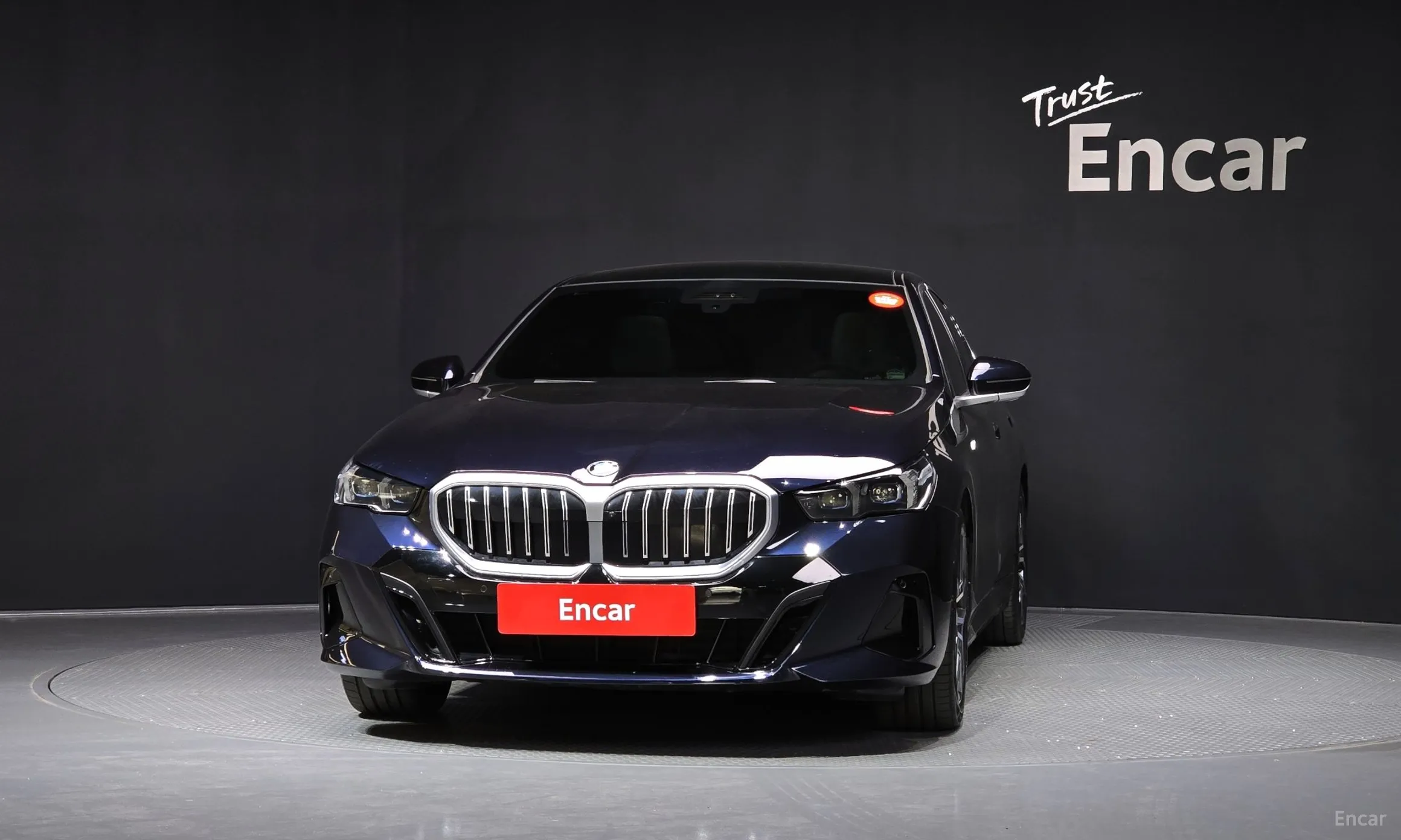 BMW 5 Series (G60) превью 3