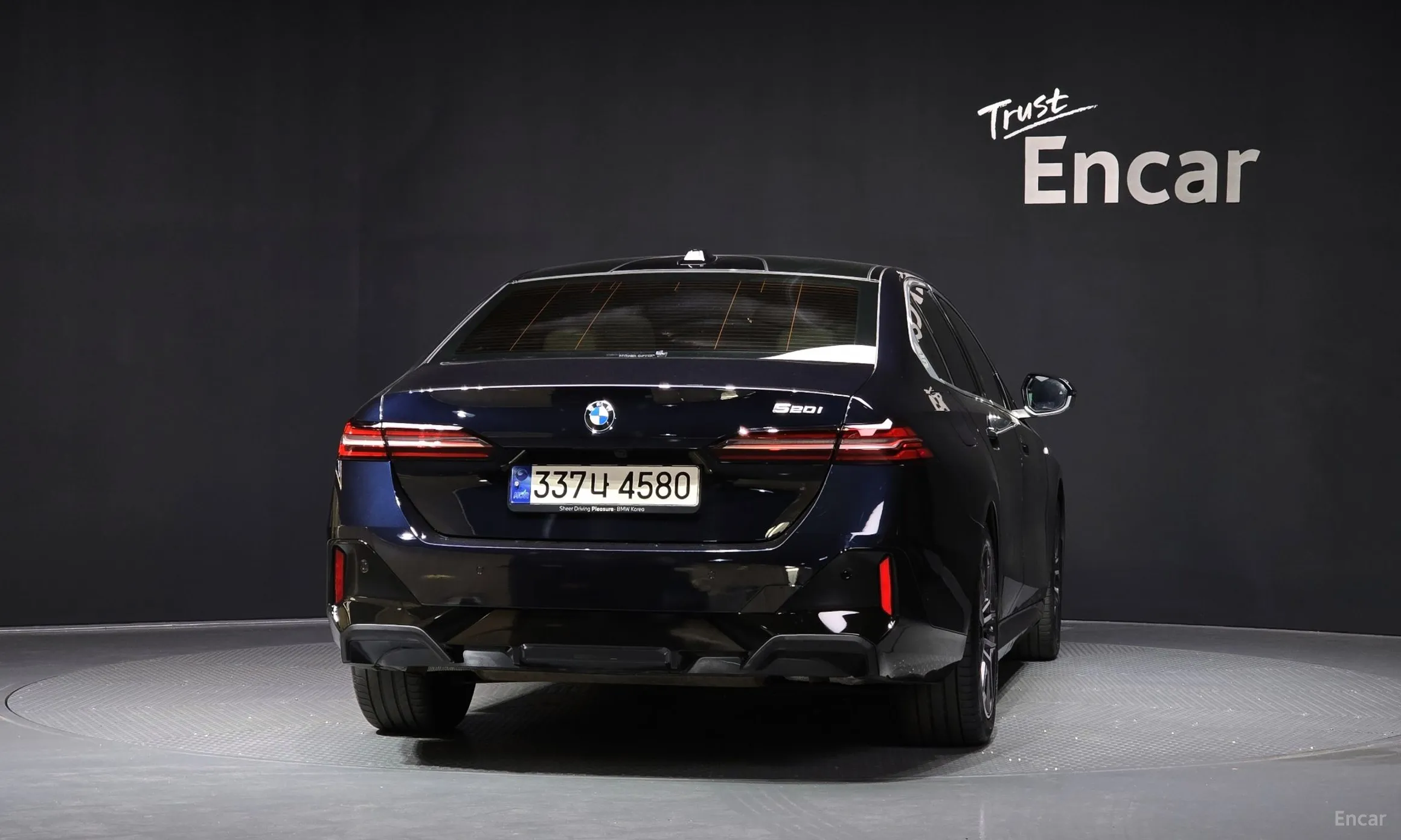 BMW 5 Series (G60) превью 4