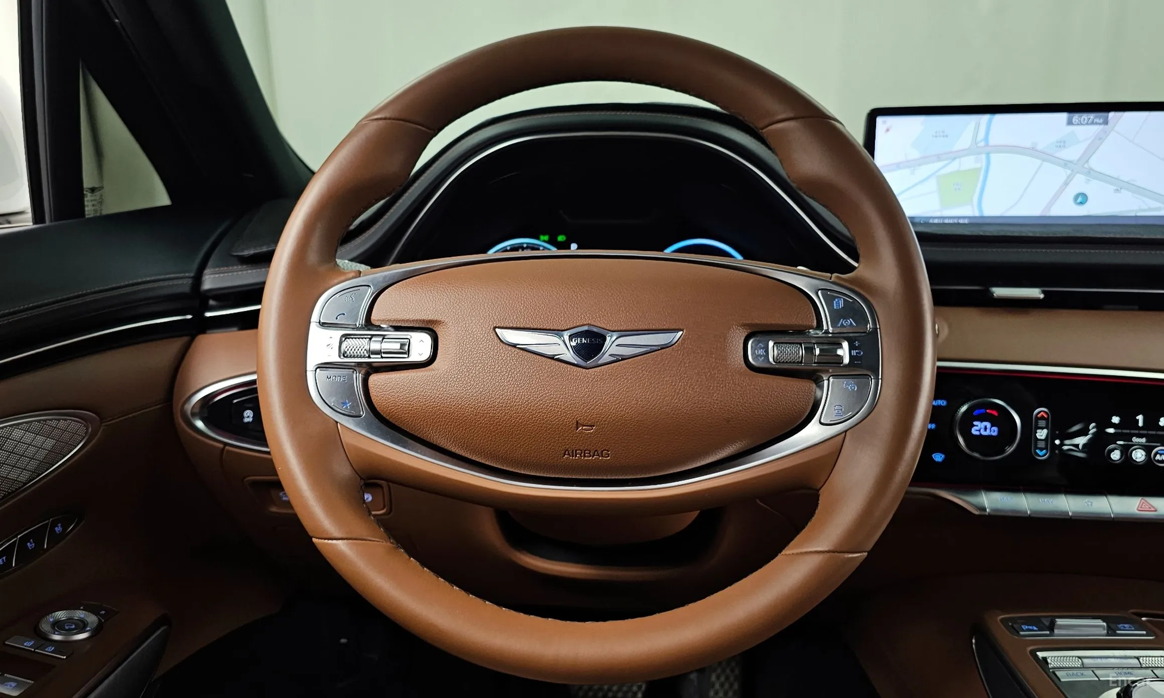 Genesis GV70 превью 13