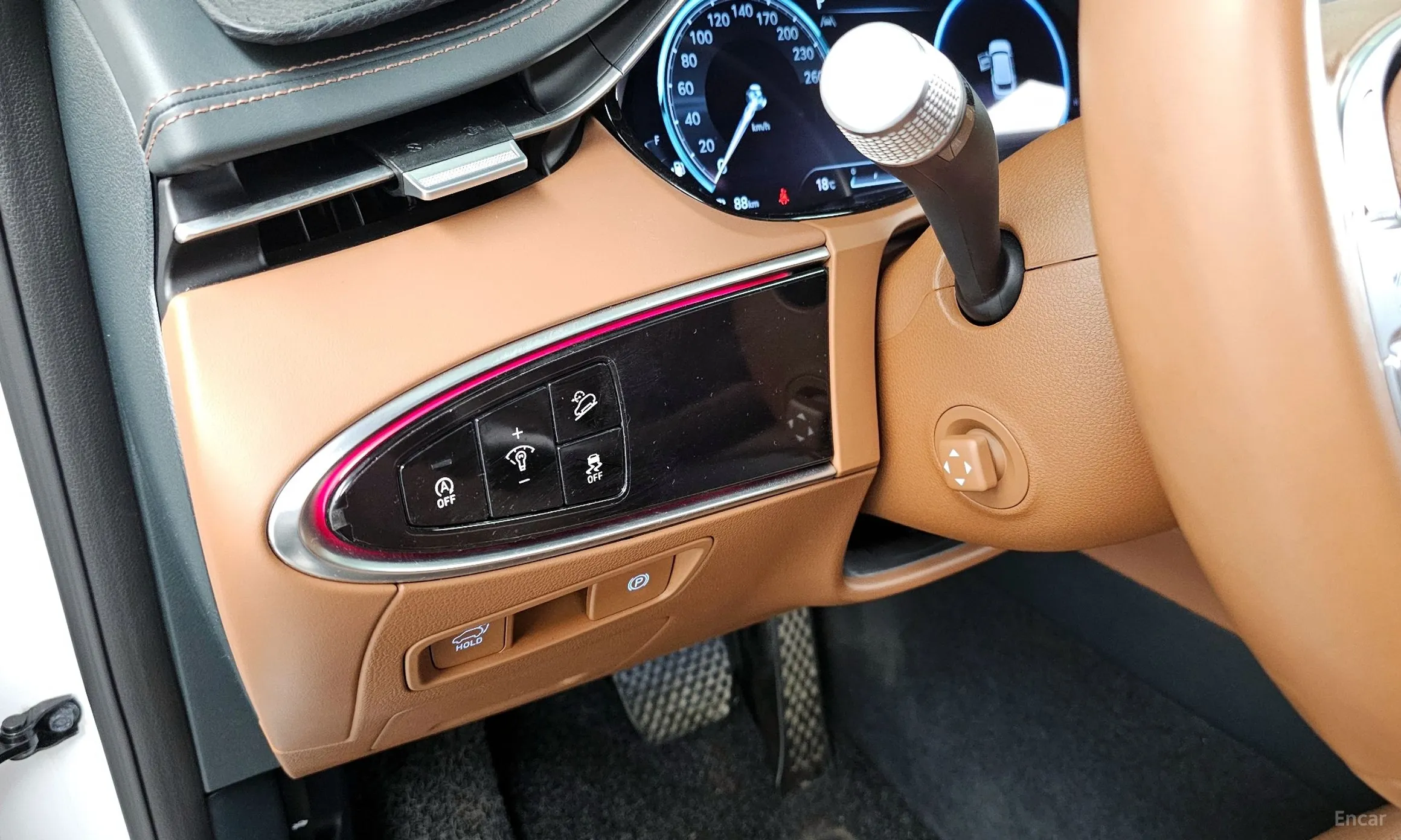 Genesis GV70 превью 18