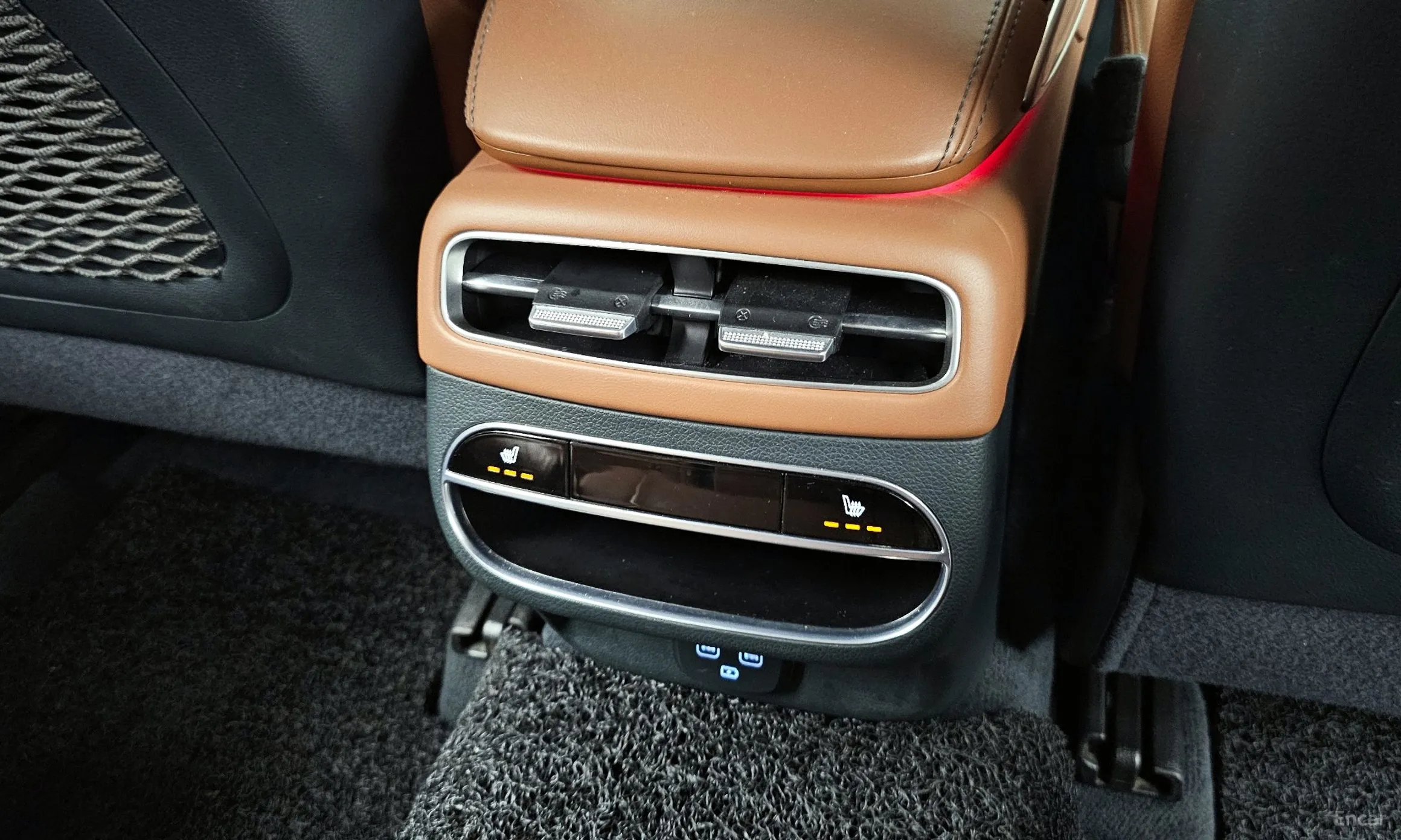 Genesis GV70 превью 19