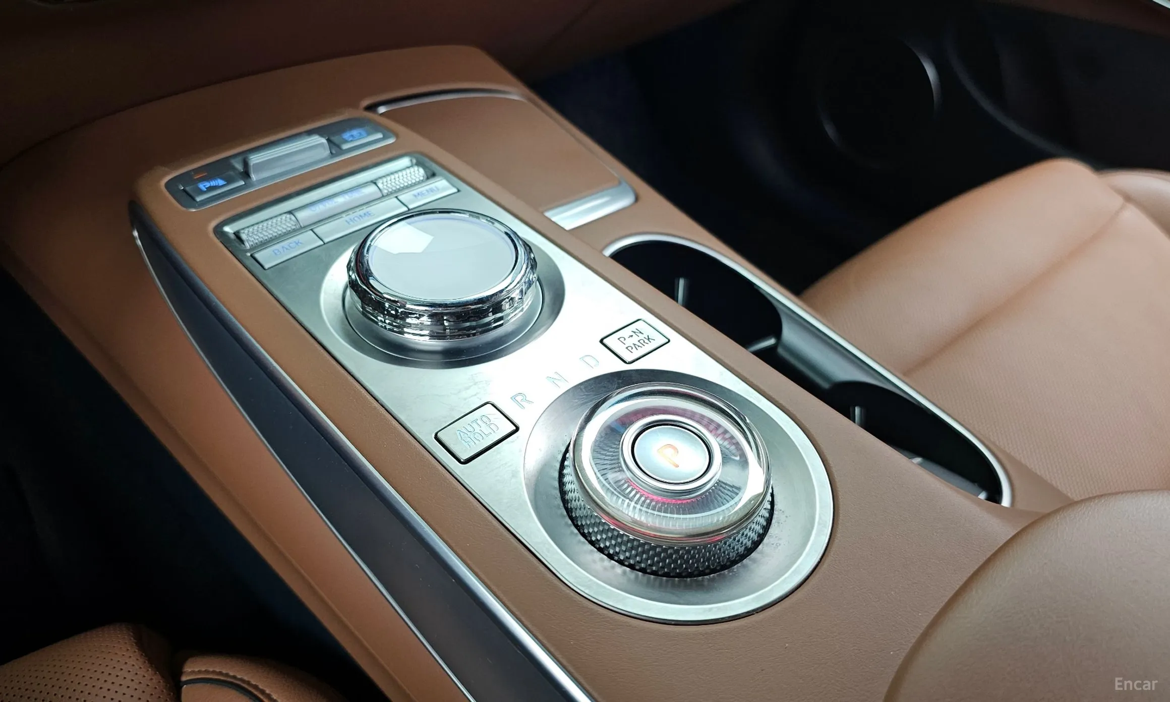Genesis GV70 превью 9