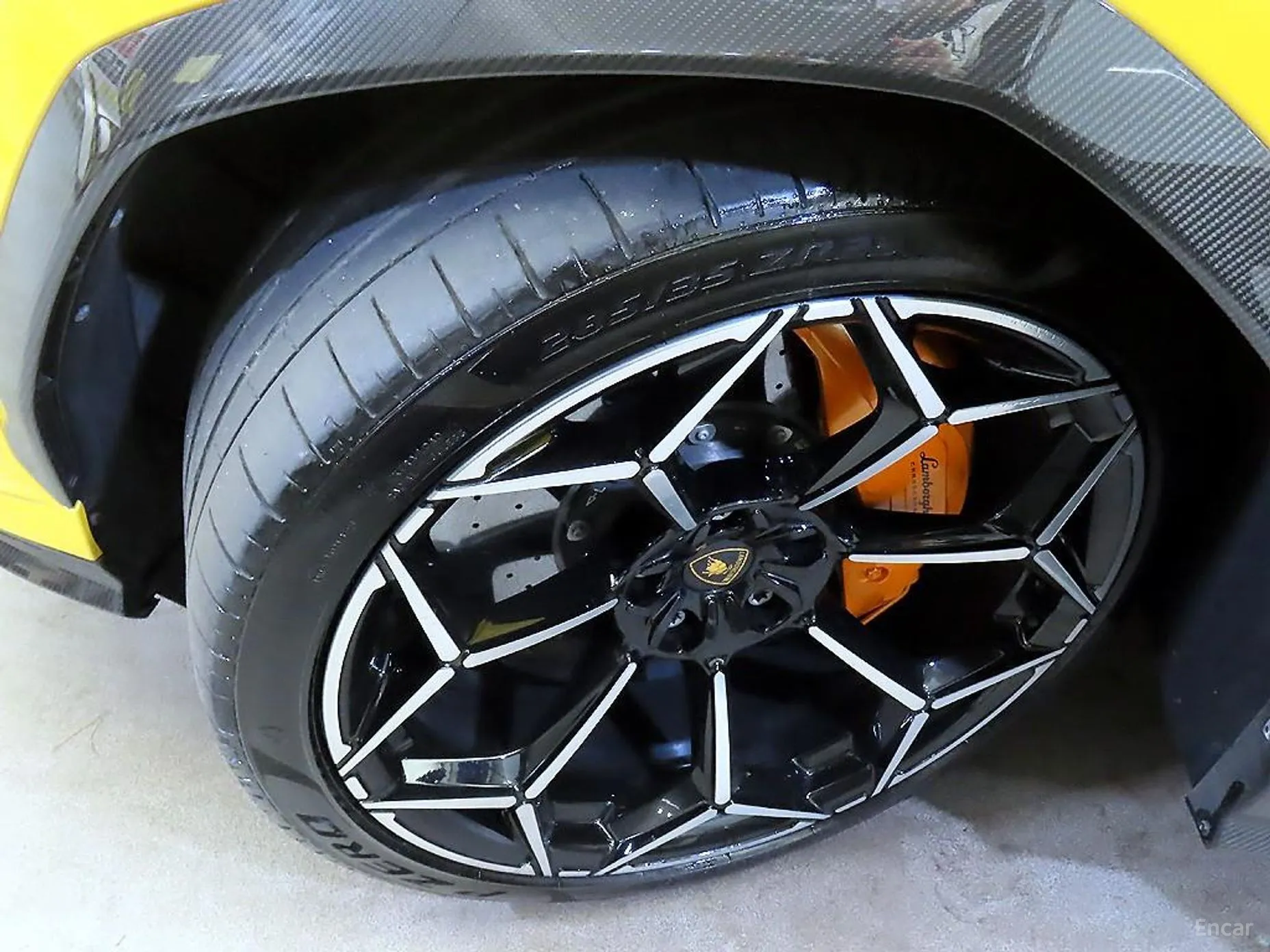 Lamborghini Urus превью 20