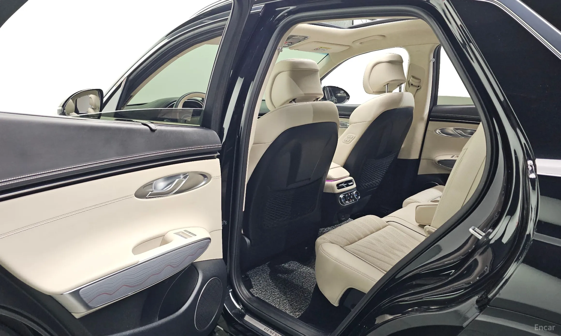 Genesis GV70 превью 11