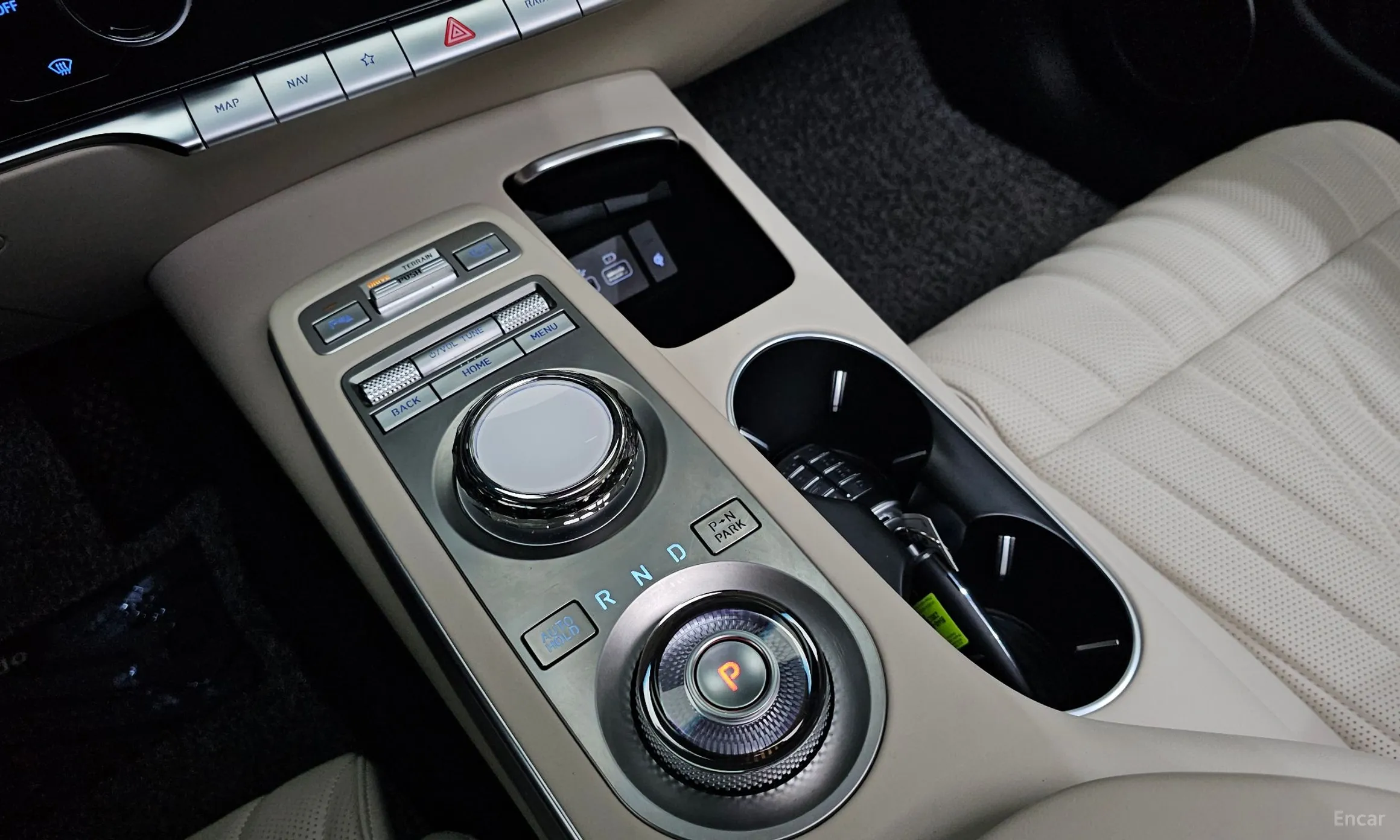 Genesis GV70 превью 9