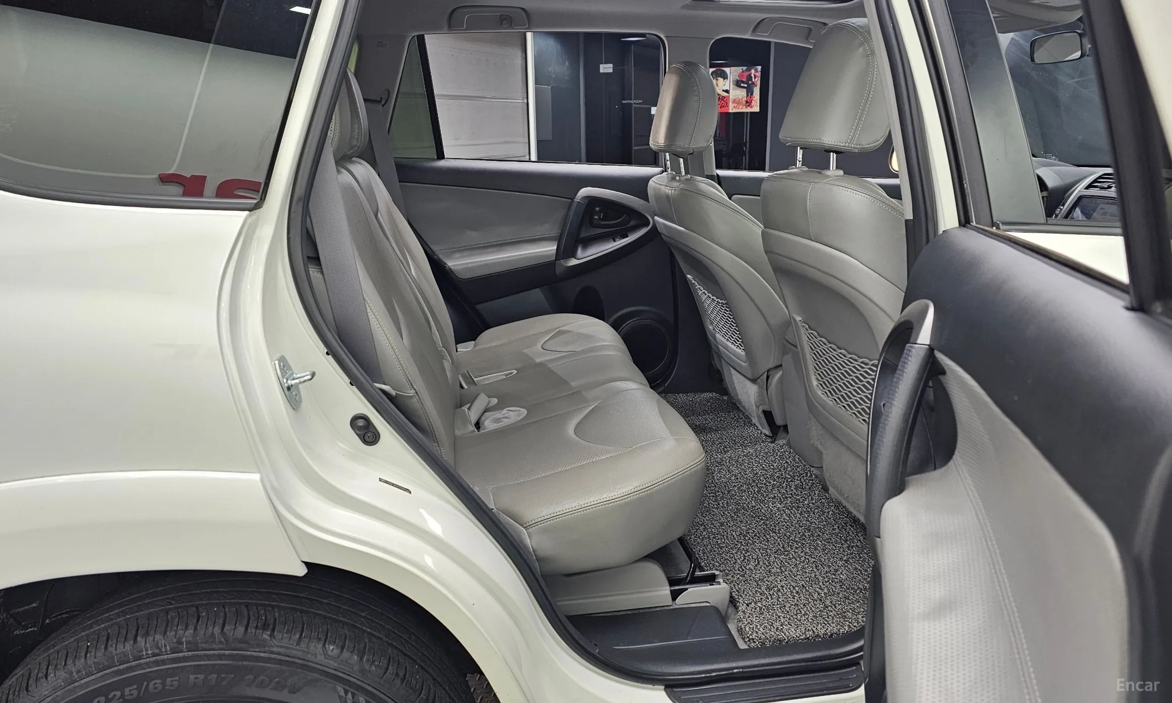 Toyota RAV4 превью 12