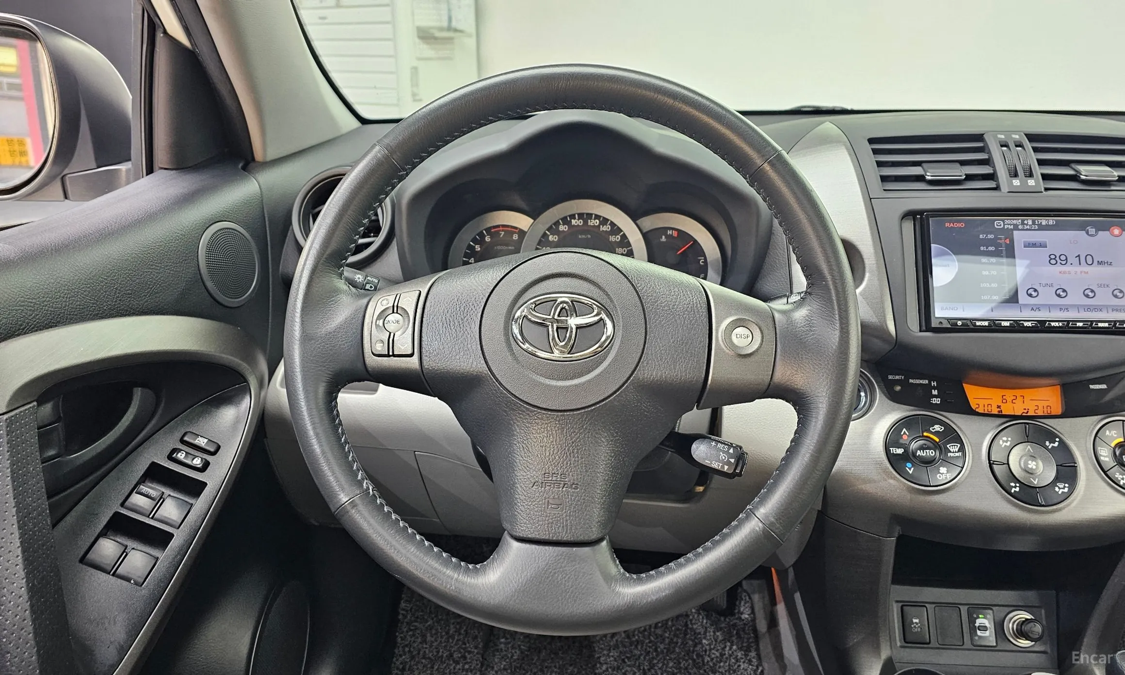 Toyota RAV4 превью 13