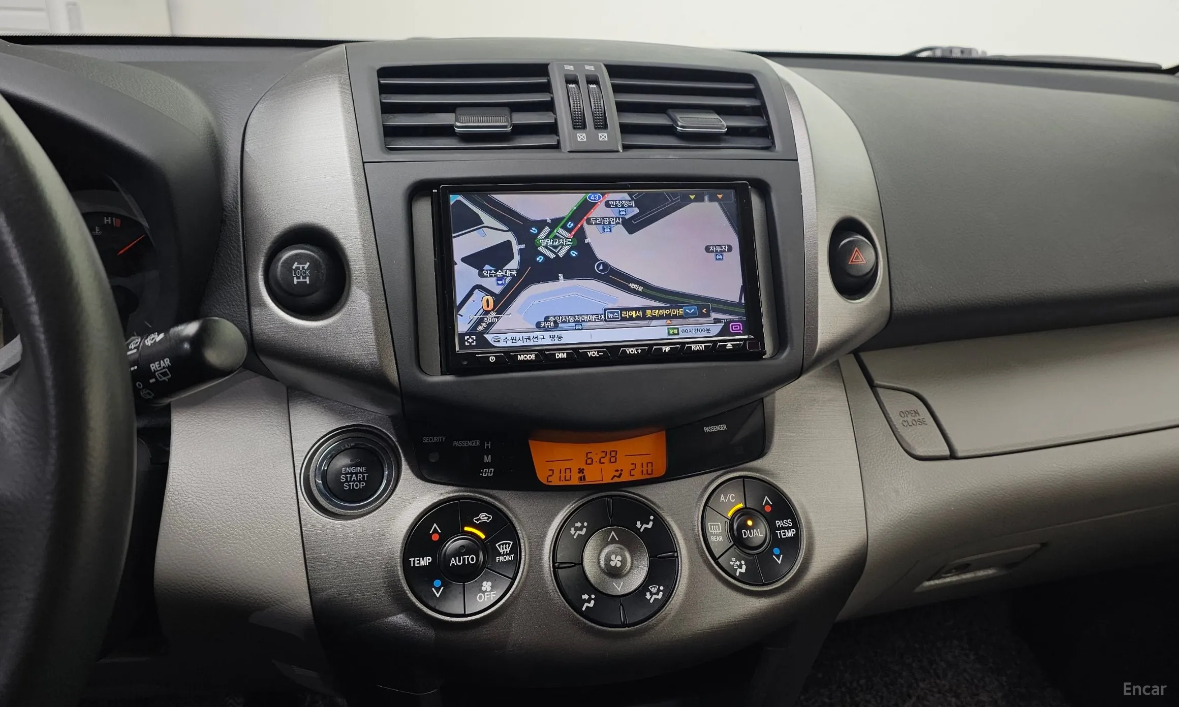 Toyota RAV4 превью 14