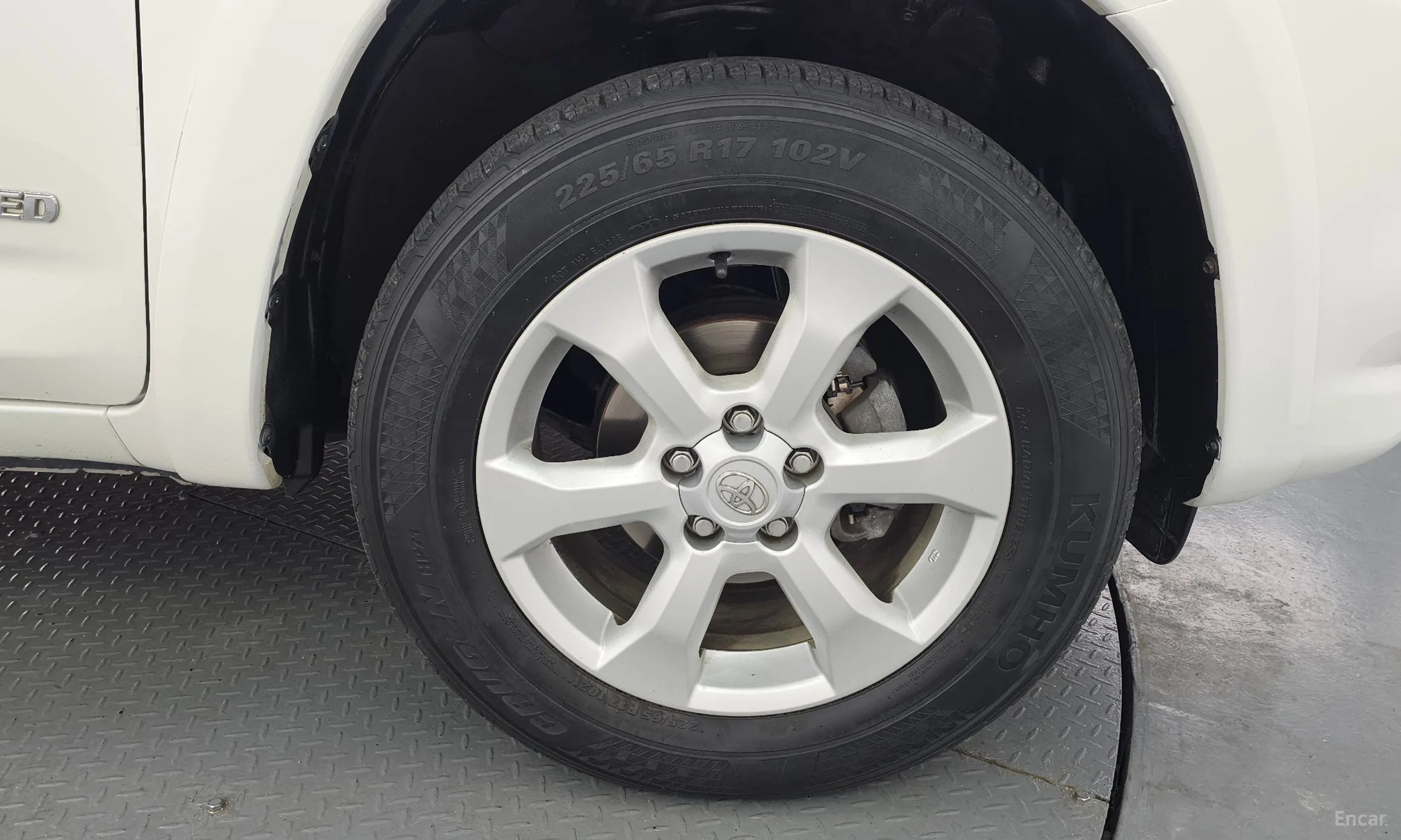 Toyota RAV4 превью 5