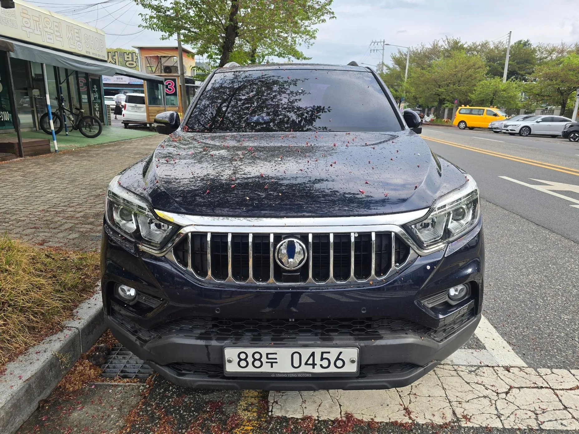 Rexton Sports Khan