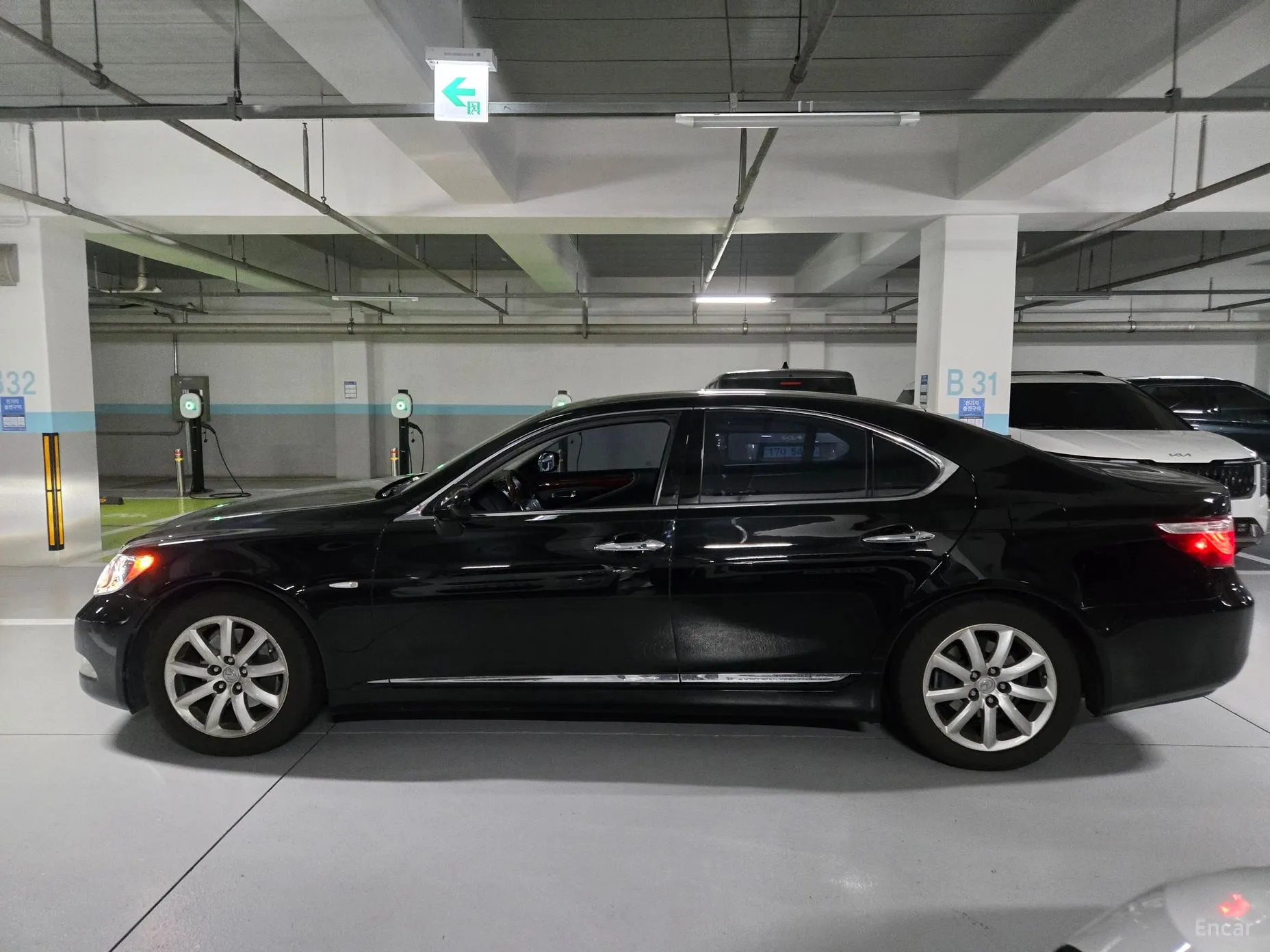 Lexus LS460 превью 10