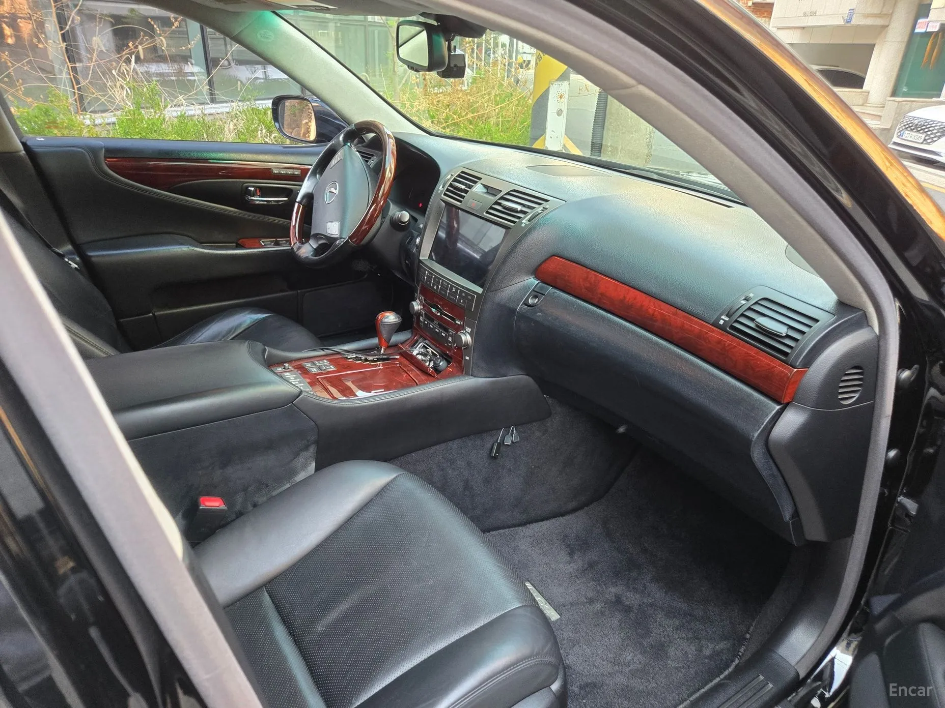 Lexus LS460 превью 13