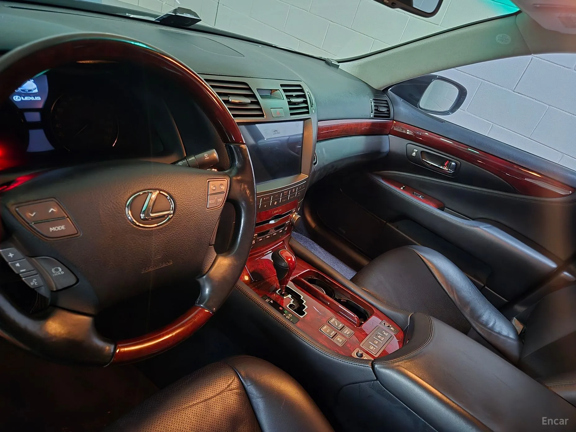 Lexus LS460 превью 19