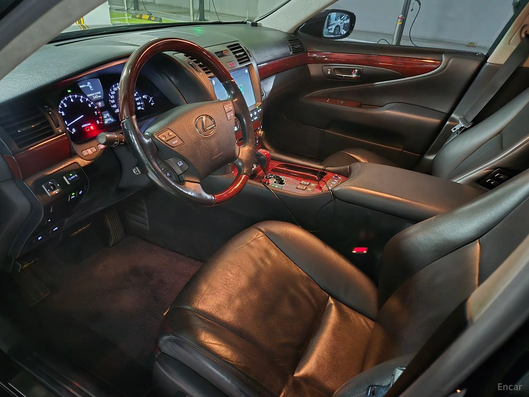 Lexus LS460 превью 8