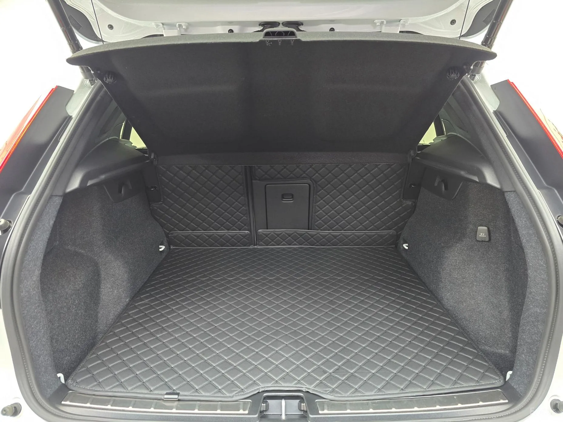Volvo XC40 превью 19