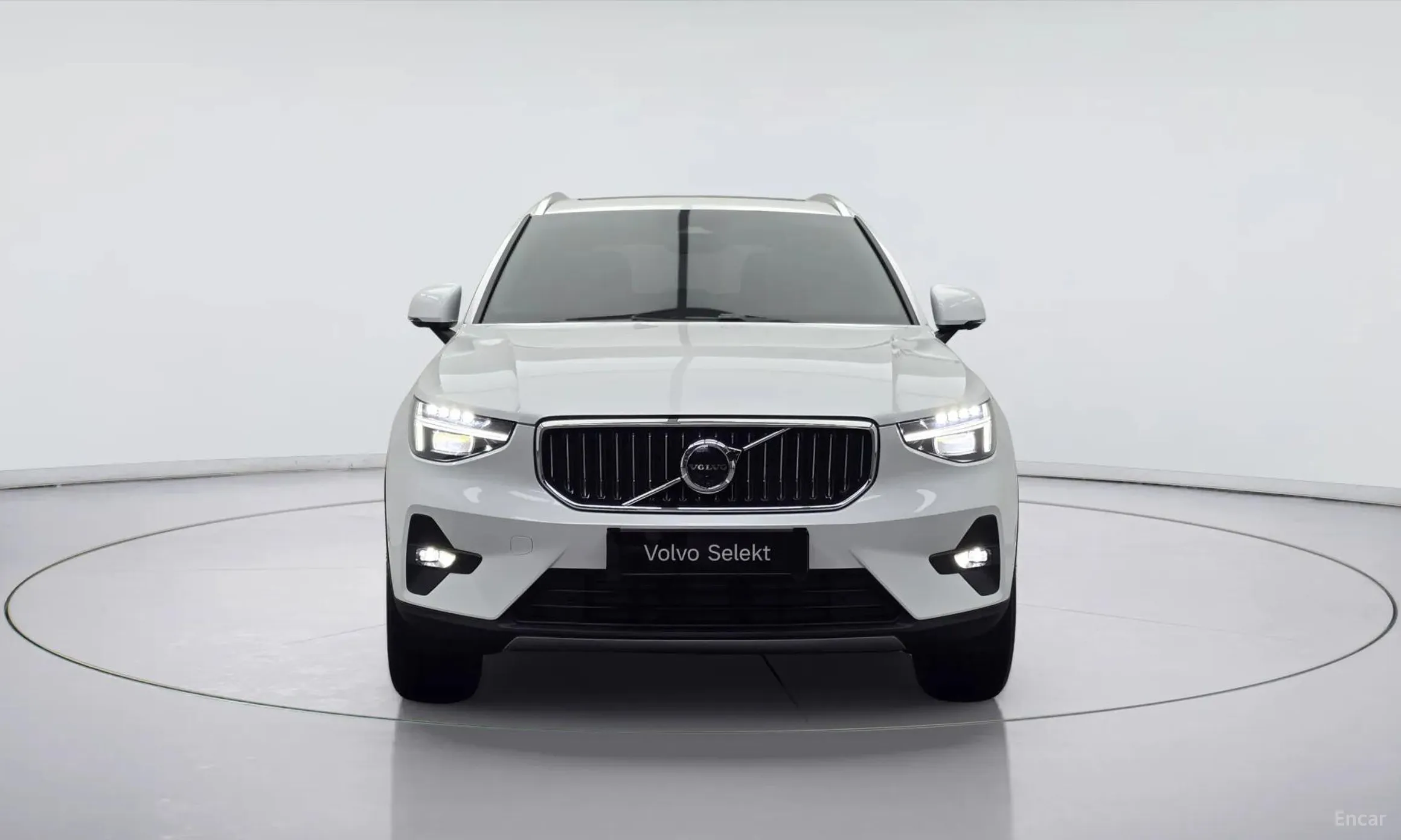 Volvo XC40 превью 3