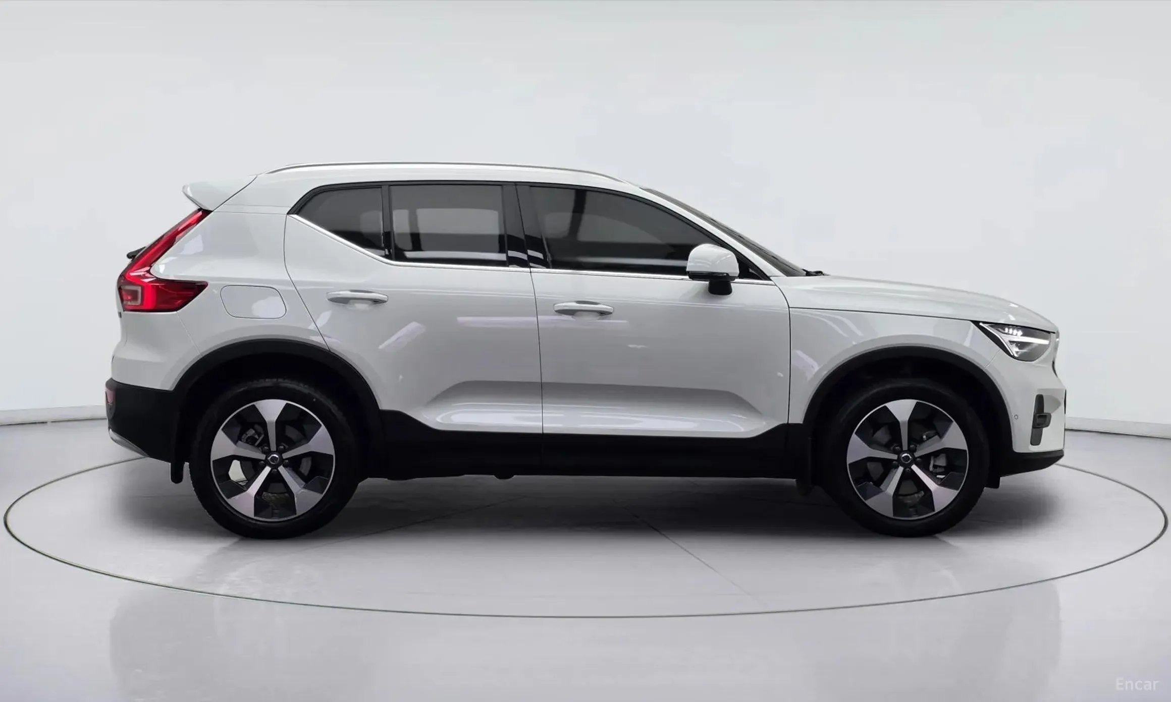 Volvo XC40 превью 4