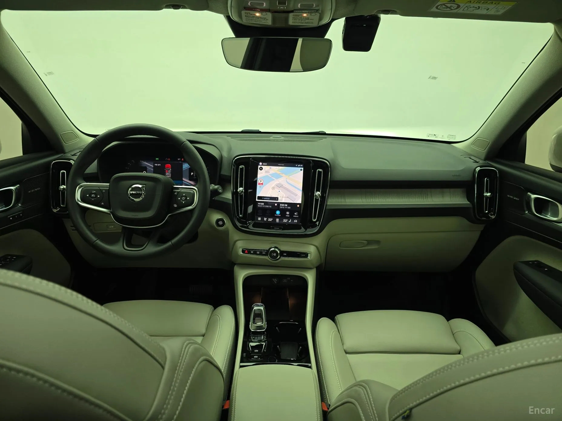 Volvo XC40 превью 7
