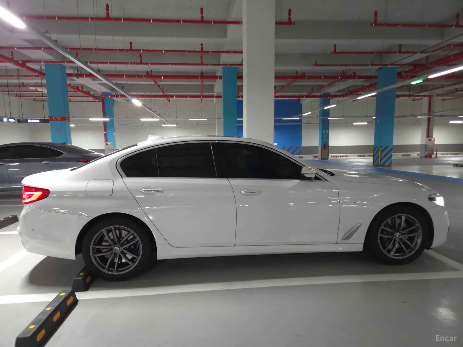 BMW 5 Series (G30) превью 4