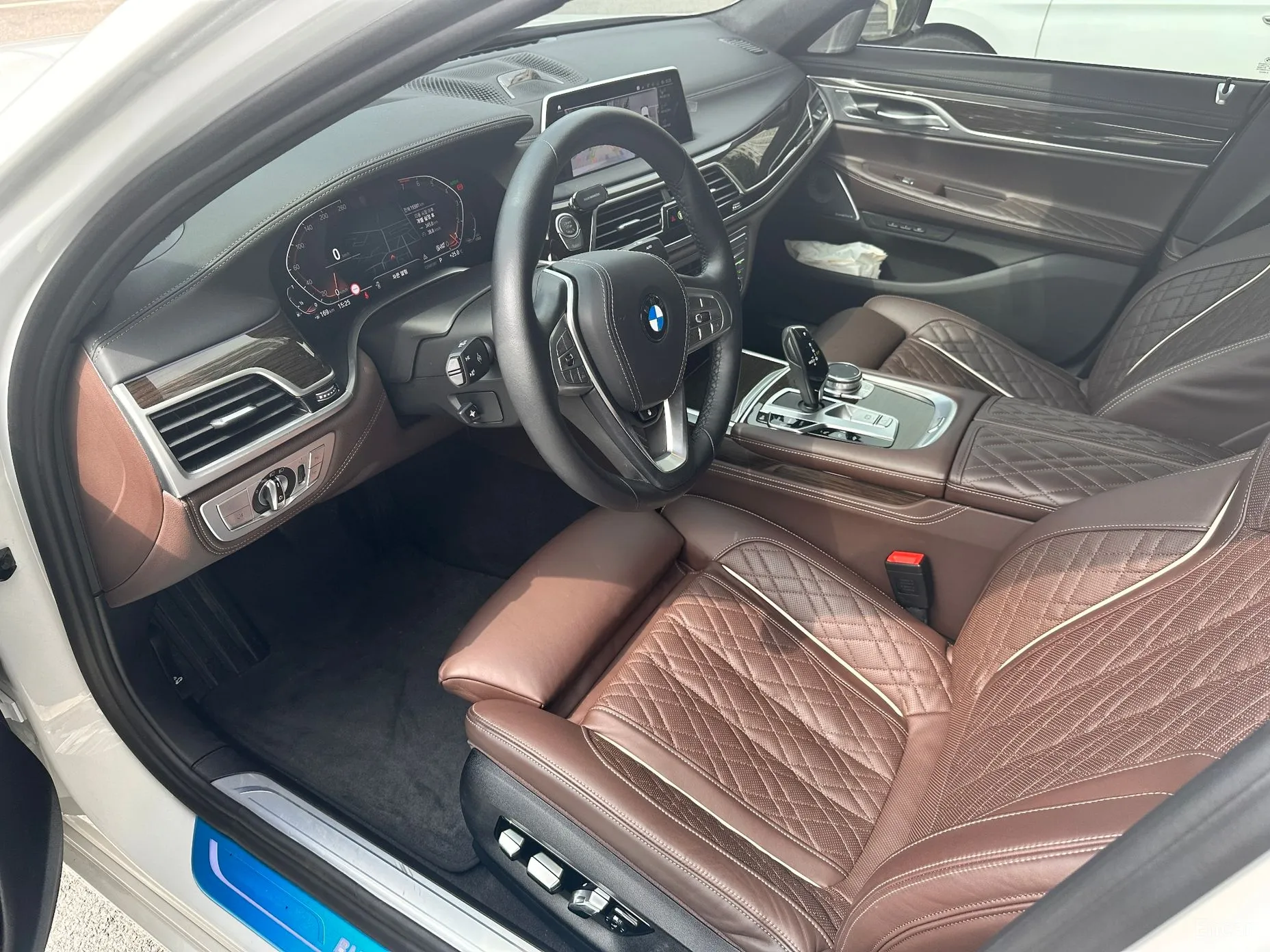 BMW 7 Series (G11) превью 5