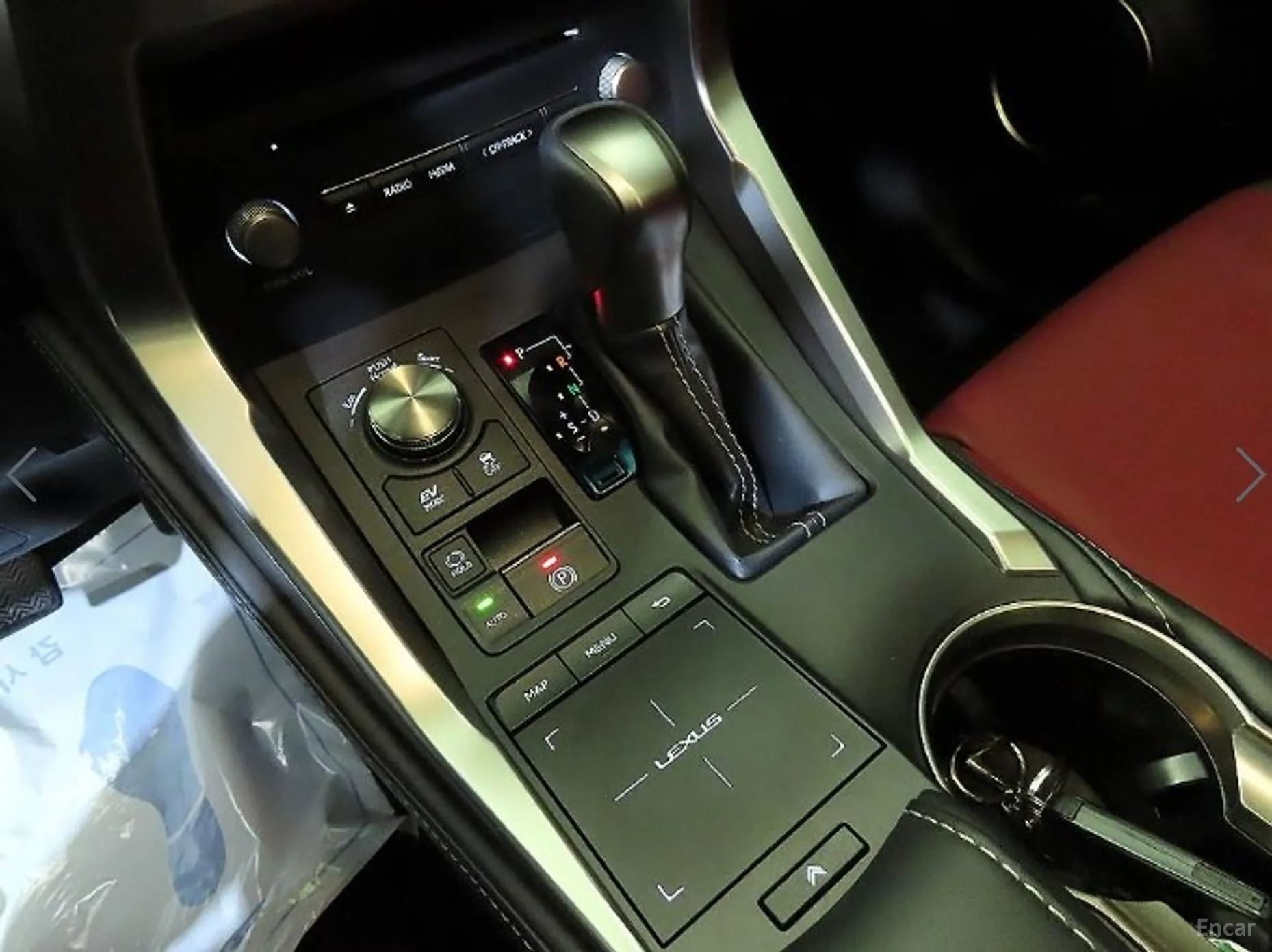 Lexus NX300 превью 12