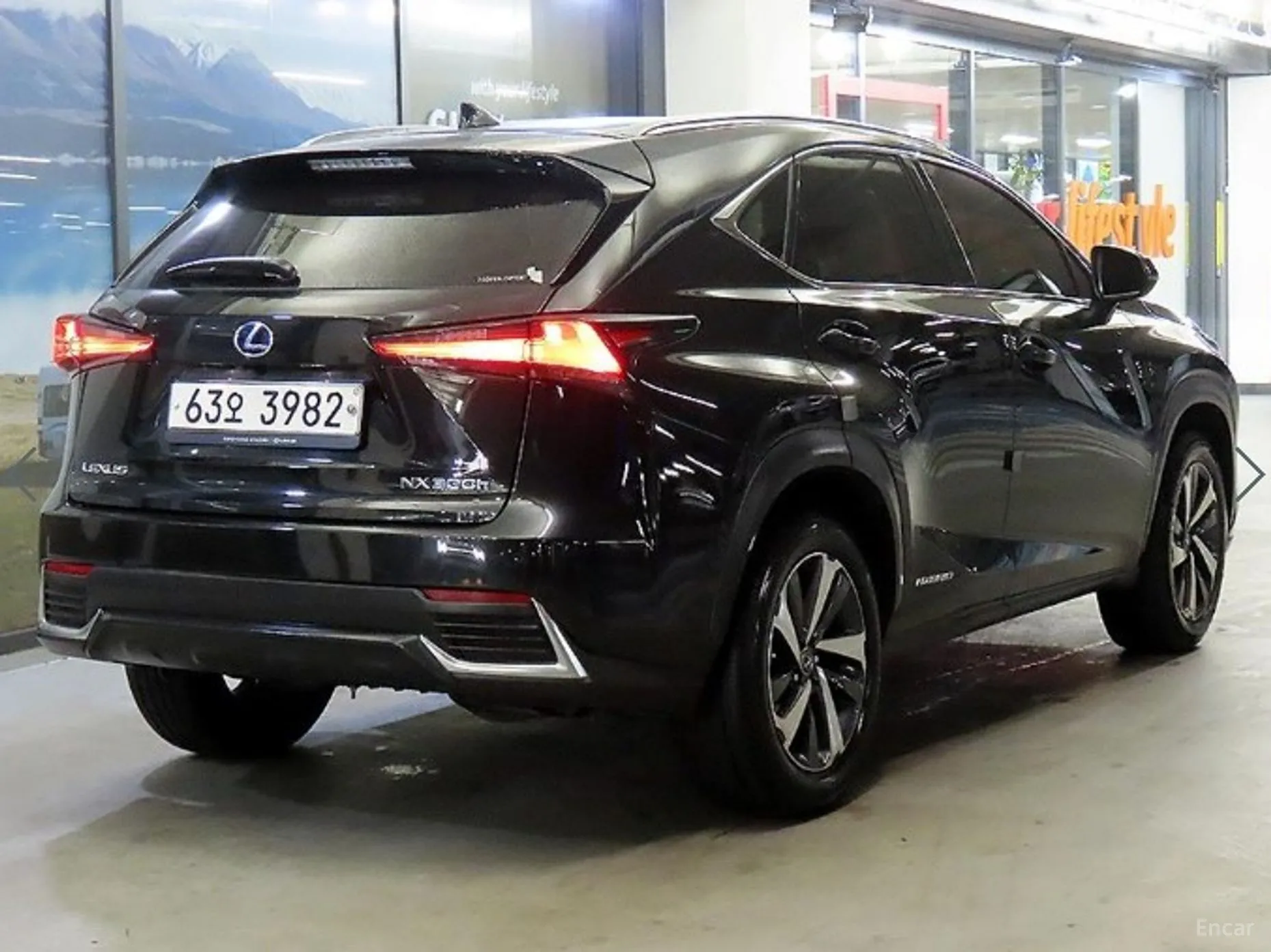 Lexus NX300 превью 4