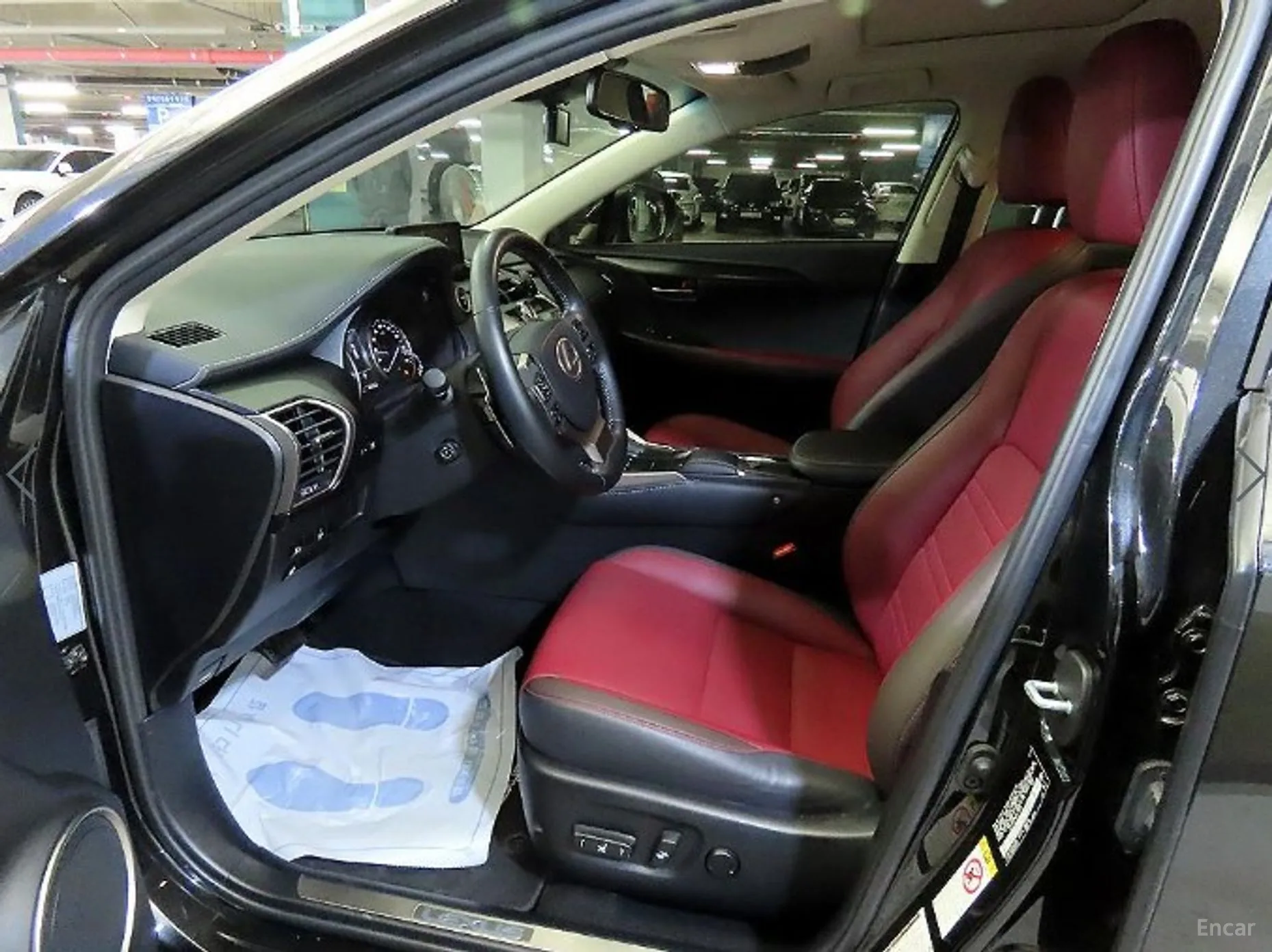 Lexus NX300 превью 6