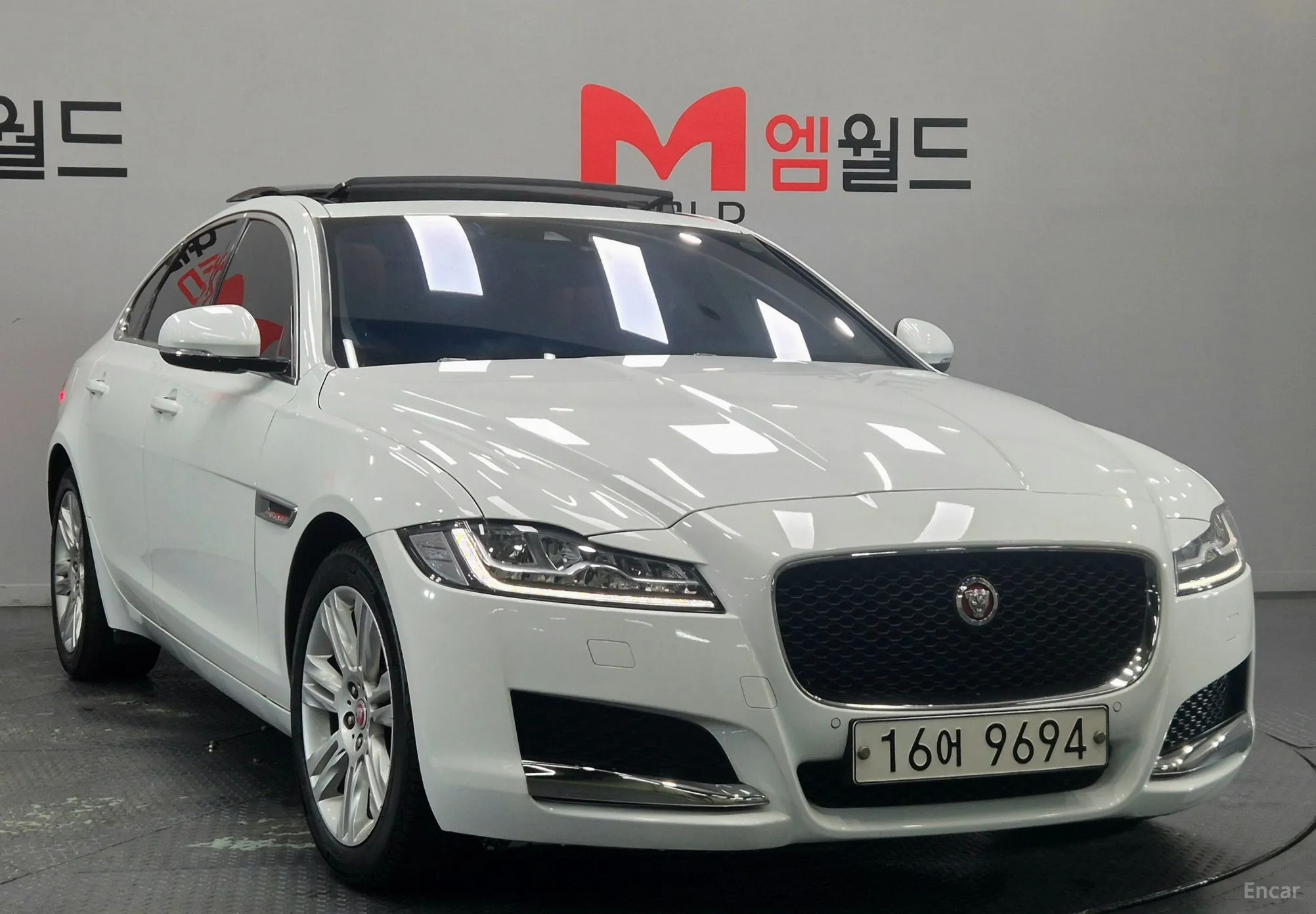 Jaguar XF (x260)