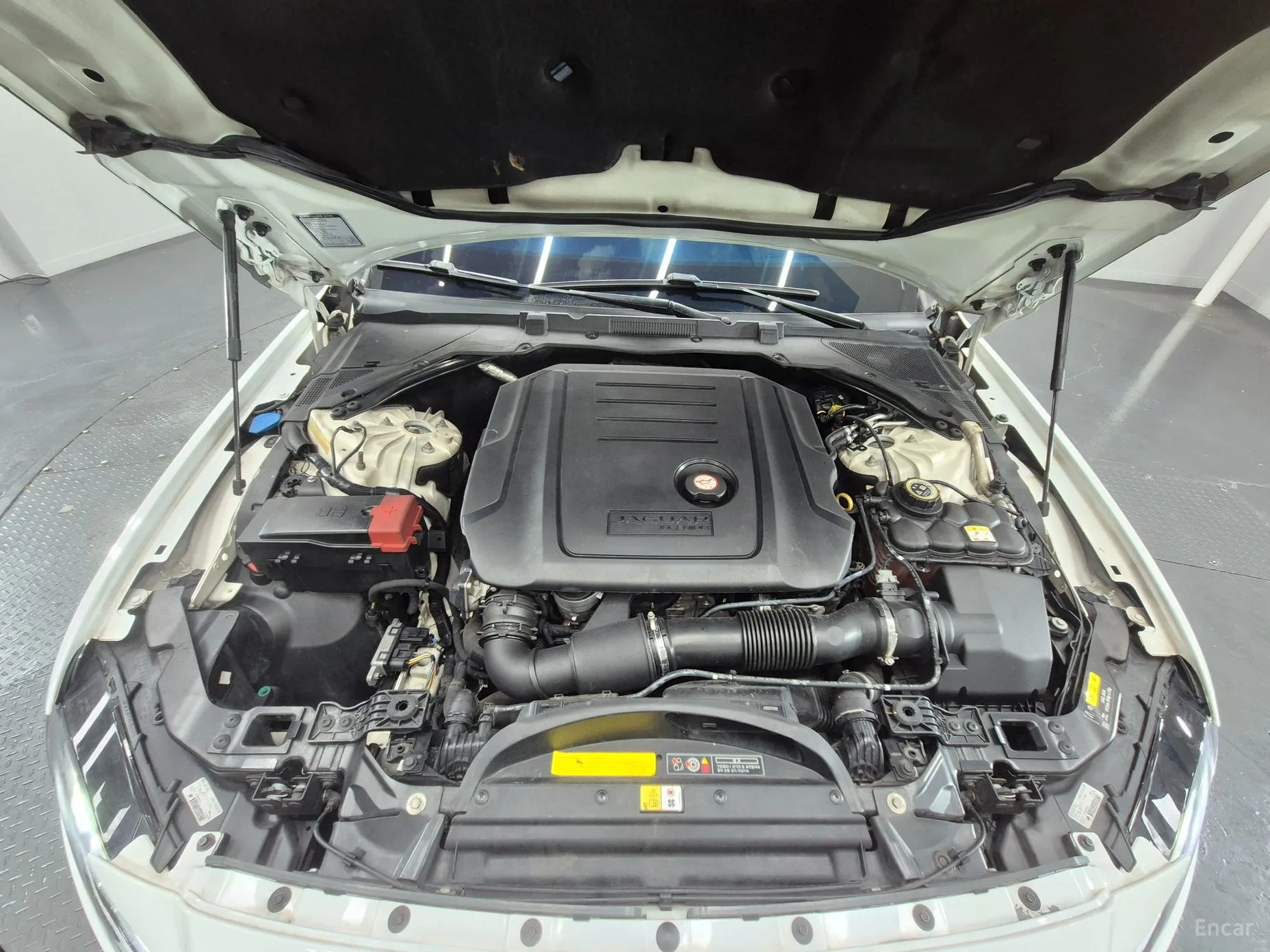Jaguar XF (x260) превью 6