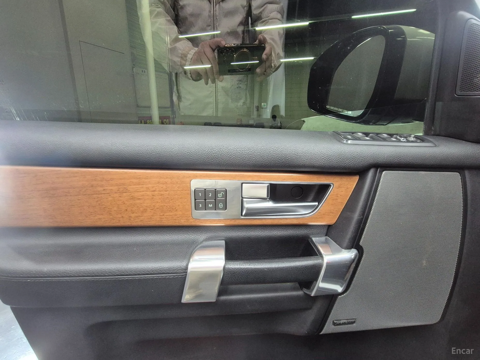 Land Rover Discovery 4 превью 11