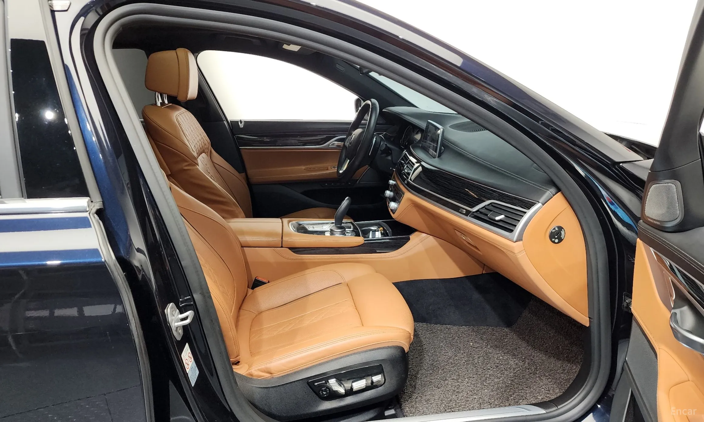 BMW 7 Series (G11) превью 11