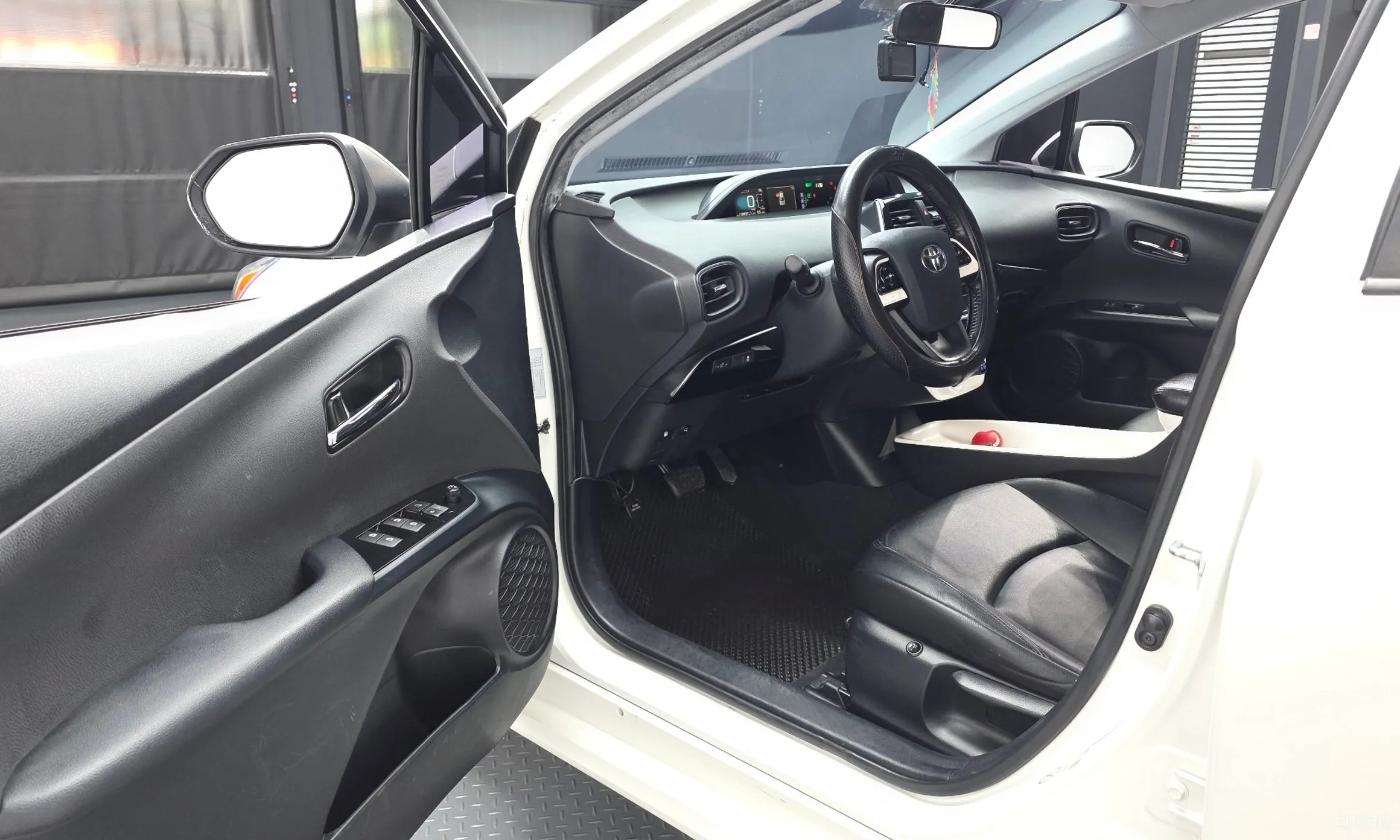 Toyota Prius 4th Generation превью 10