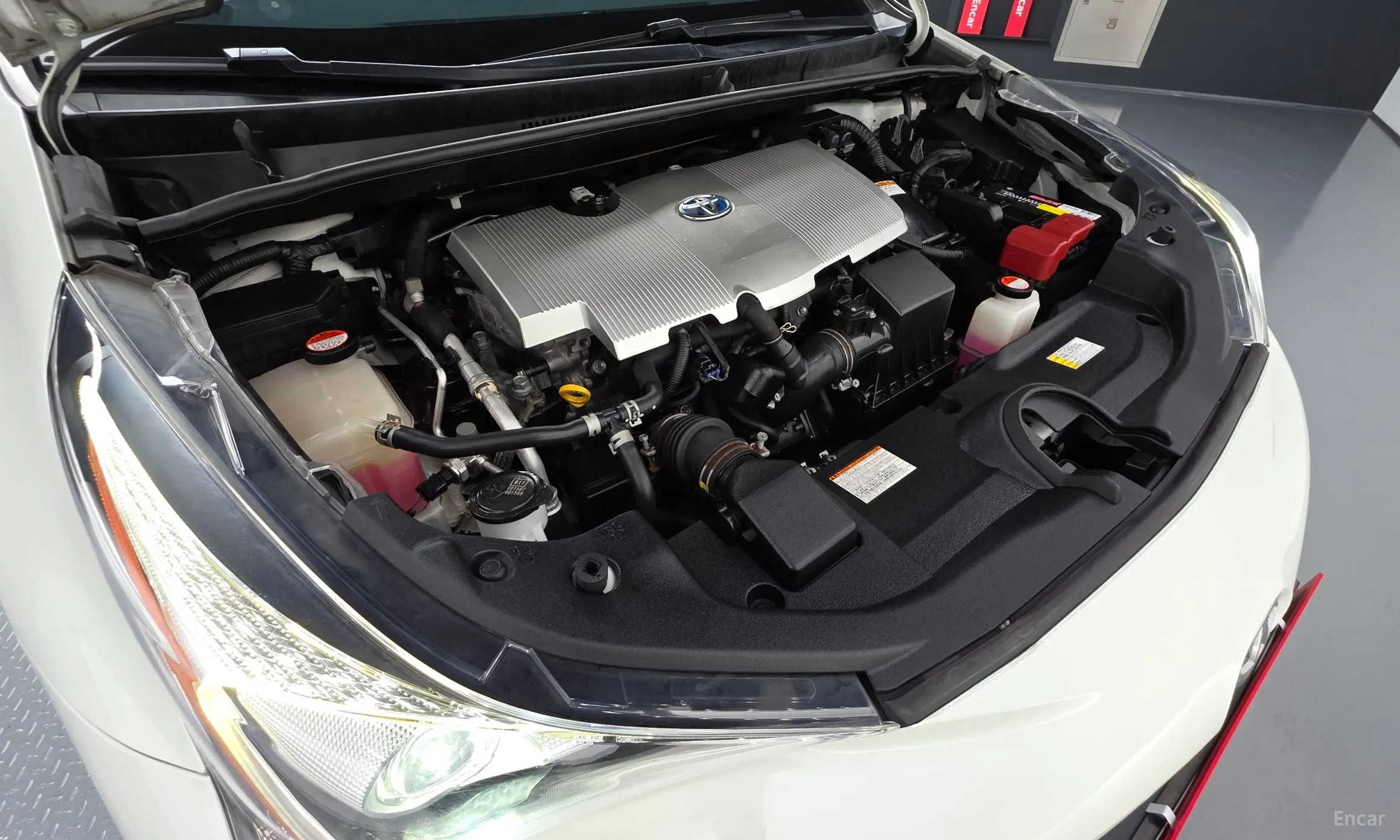 Toyota Prius 4th Generation превью 6