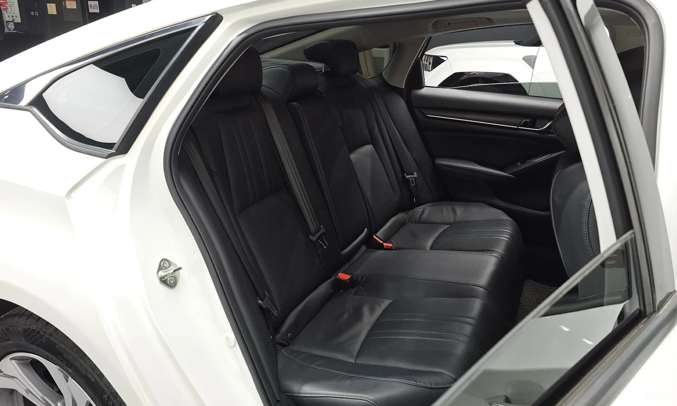 Honda Accord 10th Generation превью 12