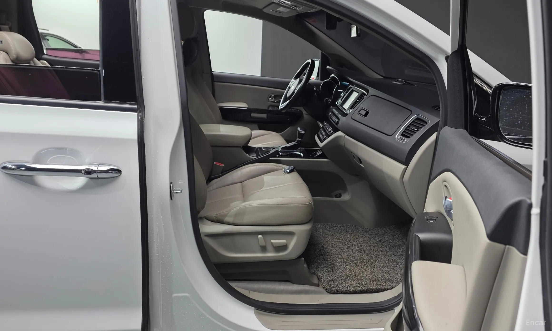 Kia Carnival превью 11