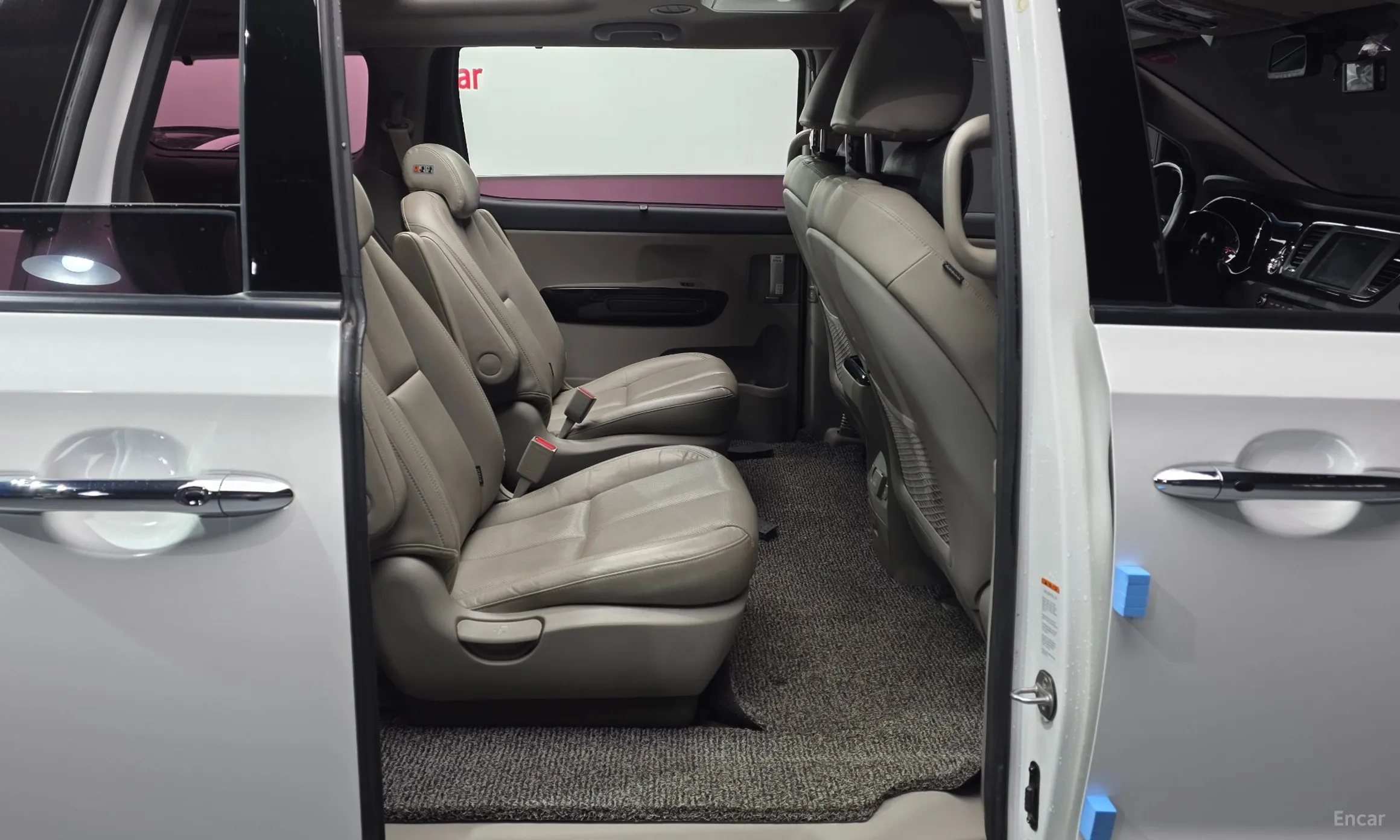 Kia Carnival превью 12