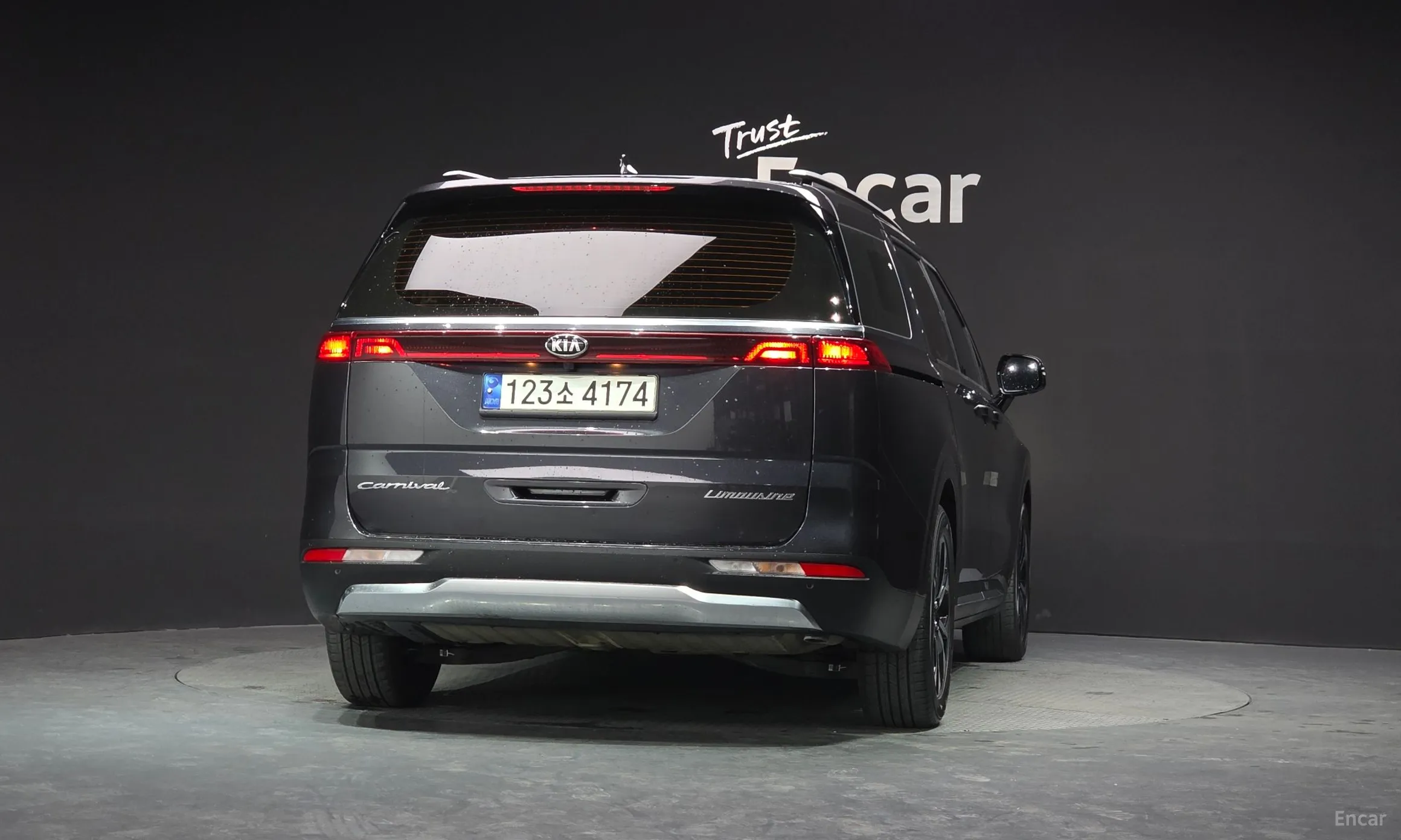Kia Carnival Gen 4 превью 4