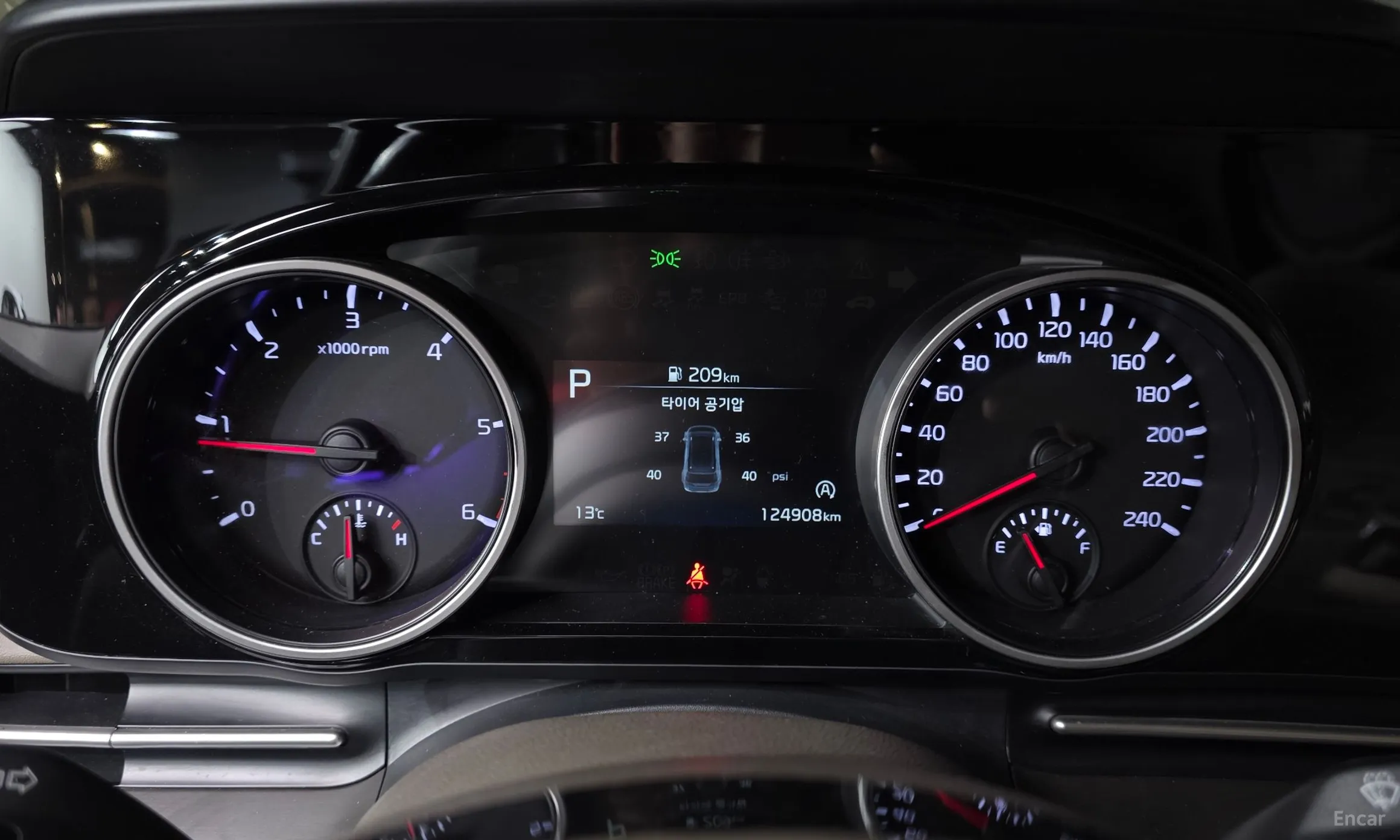 Kia Carnival Gen 4 превью 8