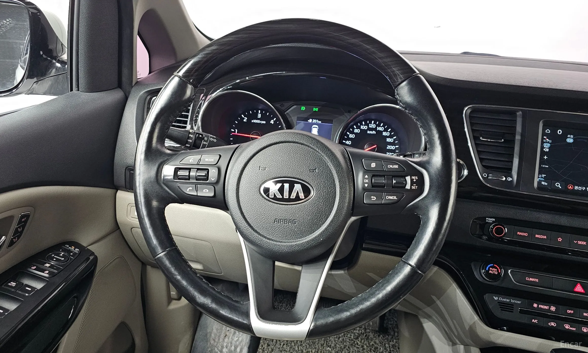 Kia Carnival превью 12