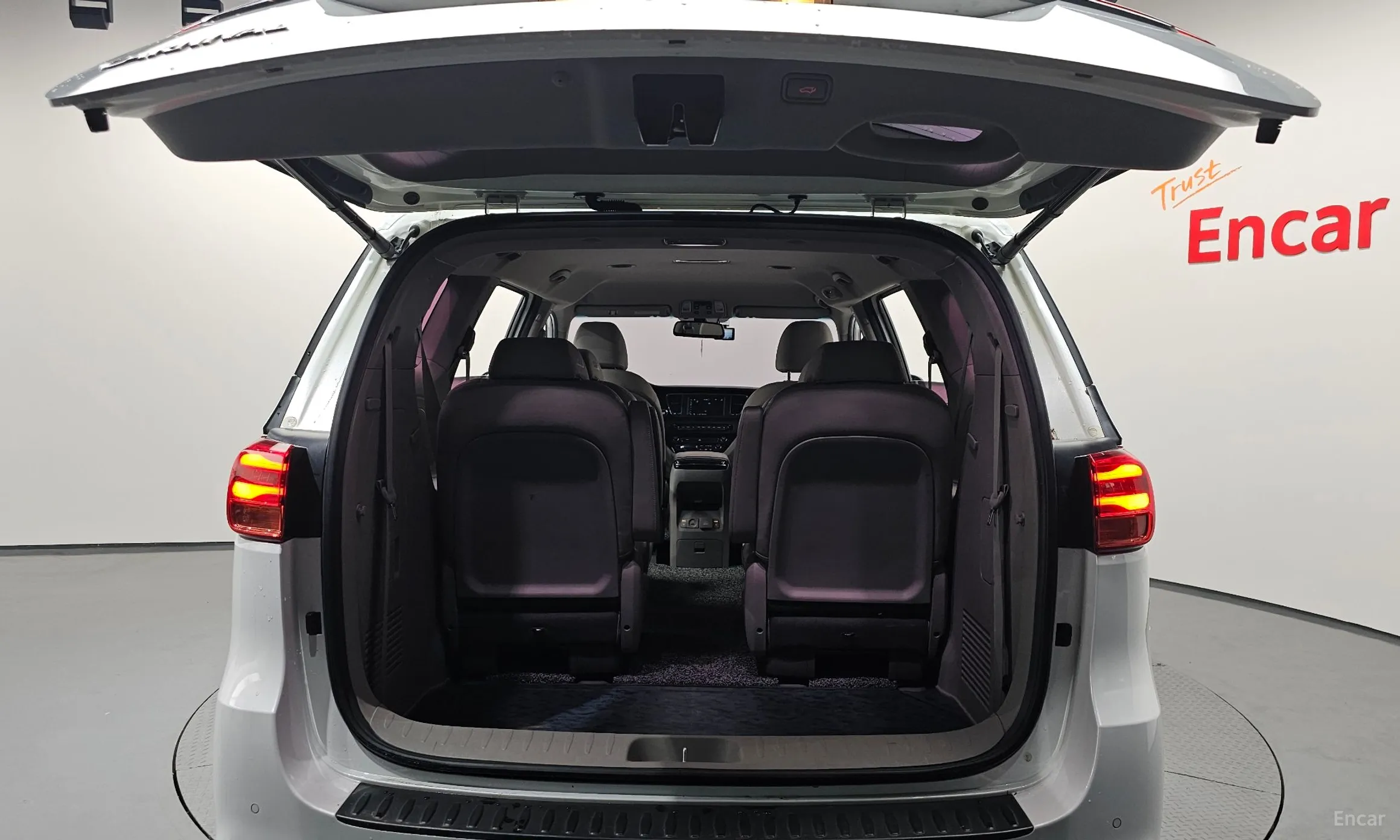 Kia Carnival превью 20