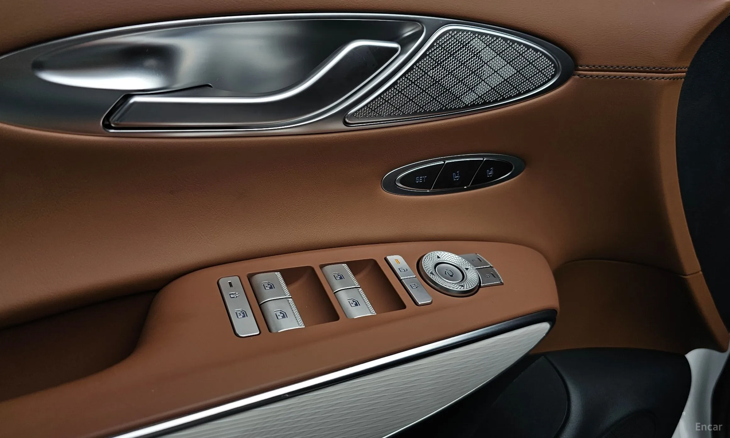 Genesis GV70 превью 16